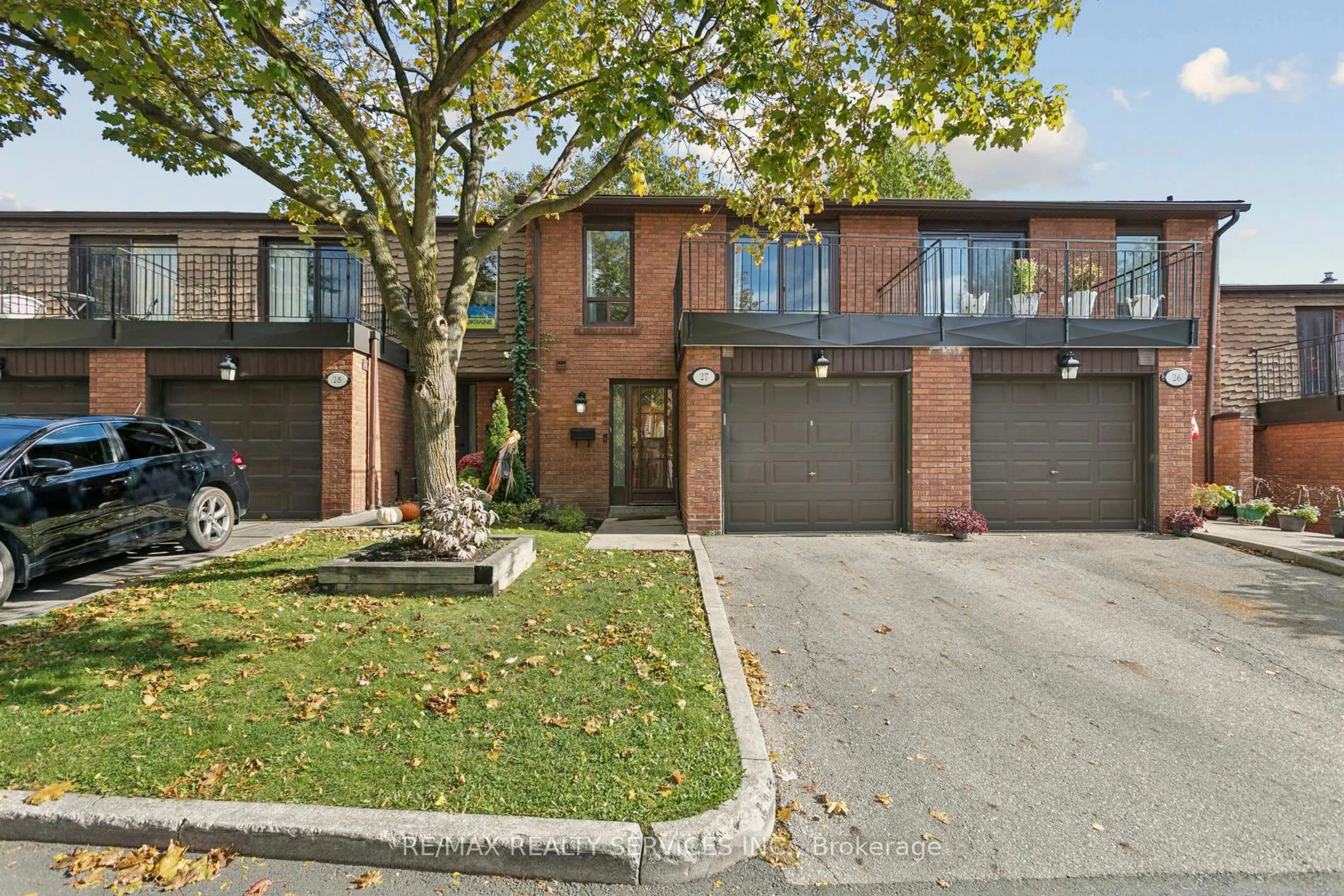 Home with brick exterior material, street for 3395 Cliff Rd #27, Mississauga Ontario L5A 3M7