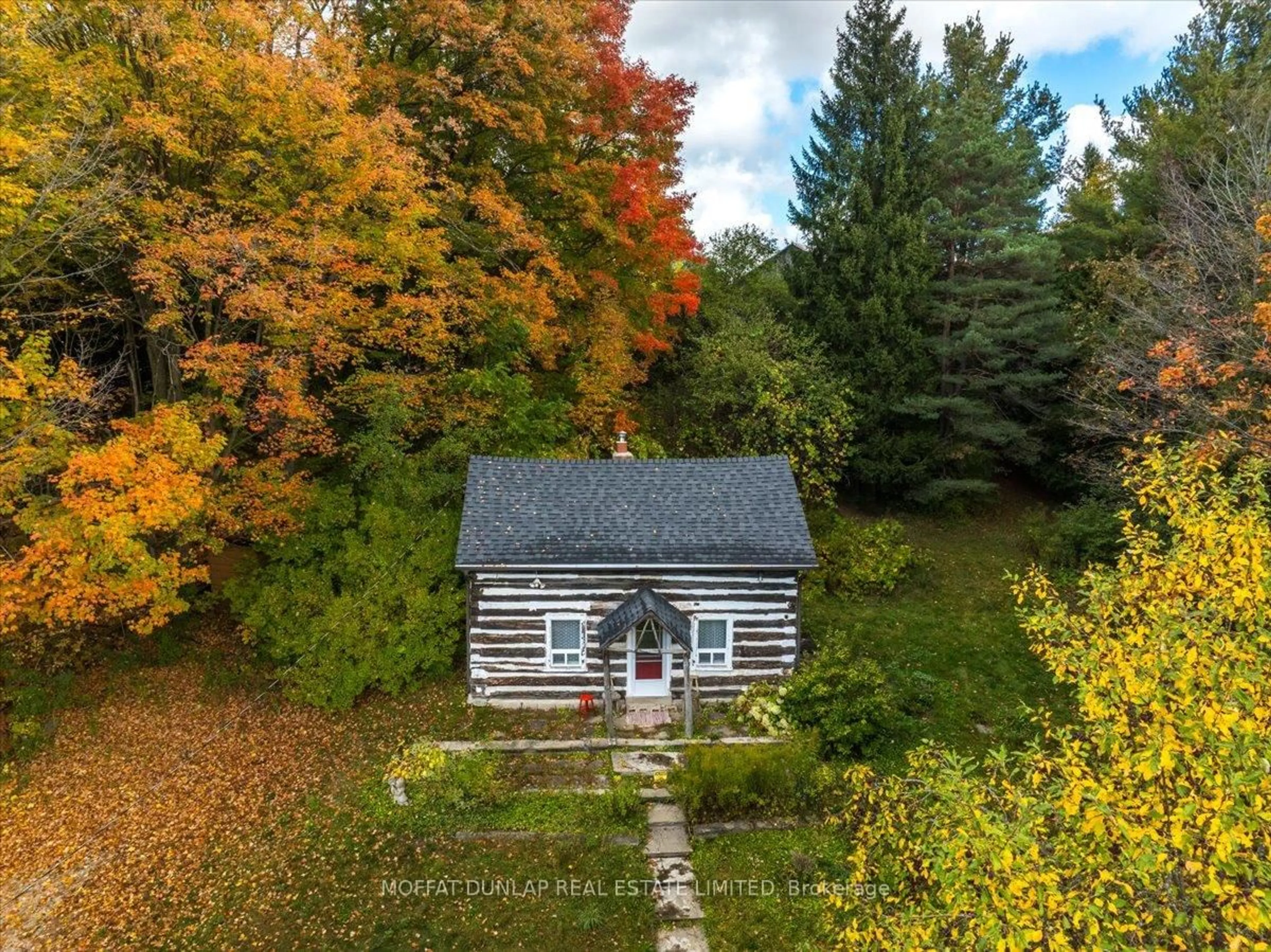 A pic from outside/outdoor area/front of a property/back of a property/a pic from drone, forest/trees view for 16695 Mountainview Rd, Caledon Ontario L7C 2V8