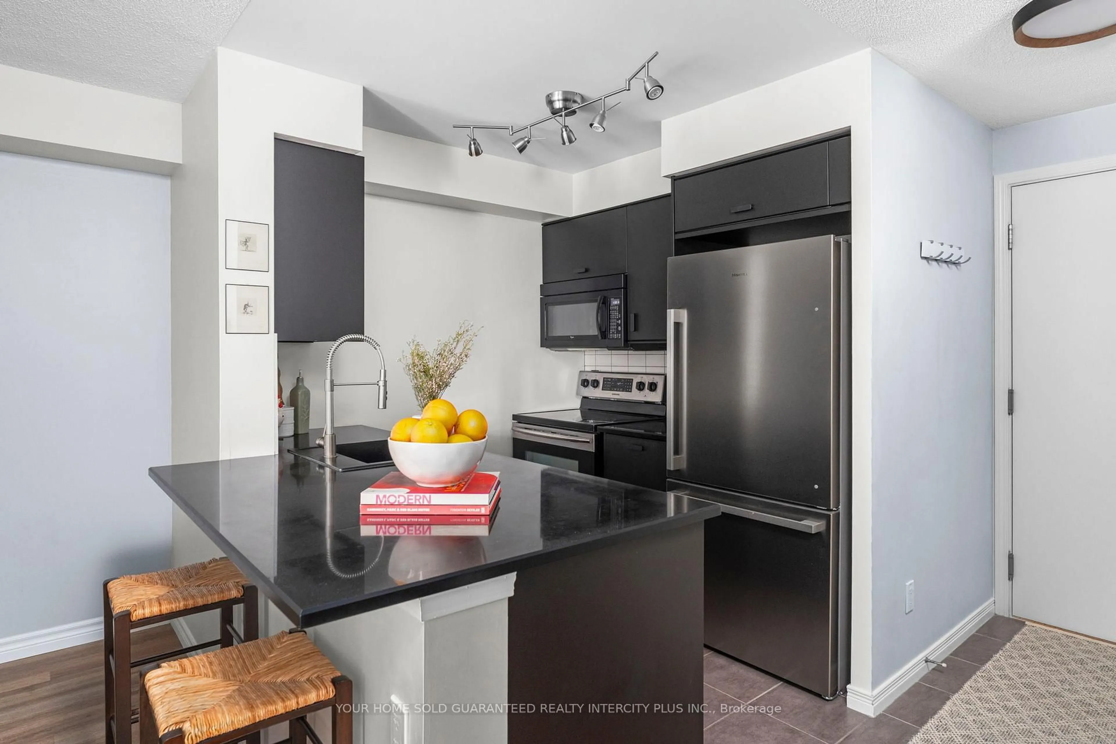 Unknown for 60 Heintzman St #934, Toronto Ontario M6P 5A1
