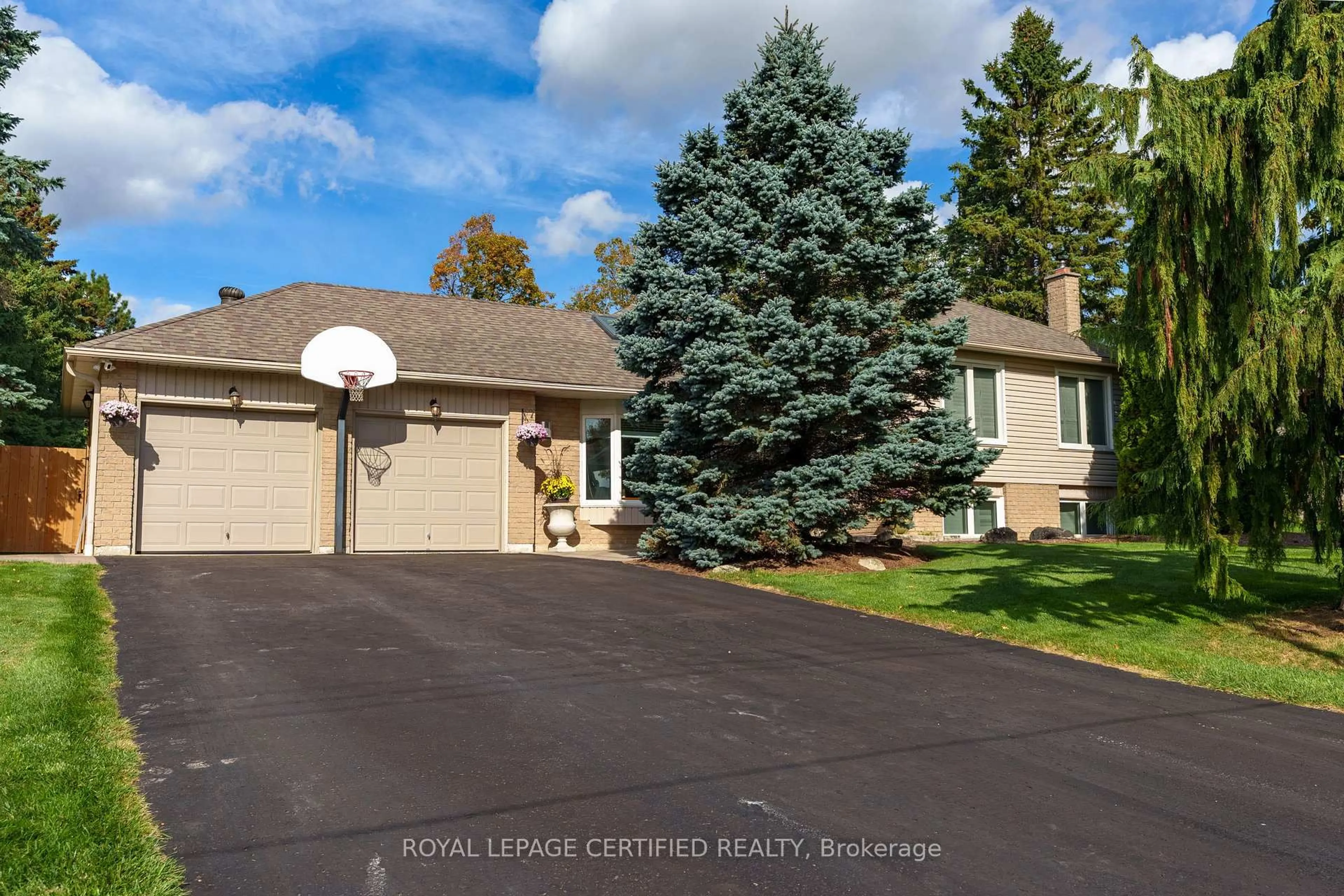 Home with vinyl exterior material, street for 12 Kevinwood Dr, Caledon Ontario L7K 0Z1