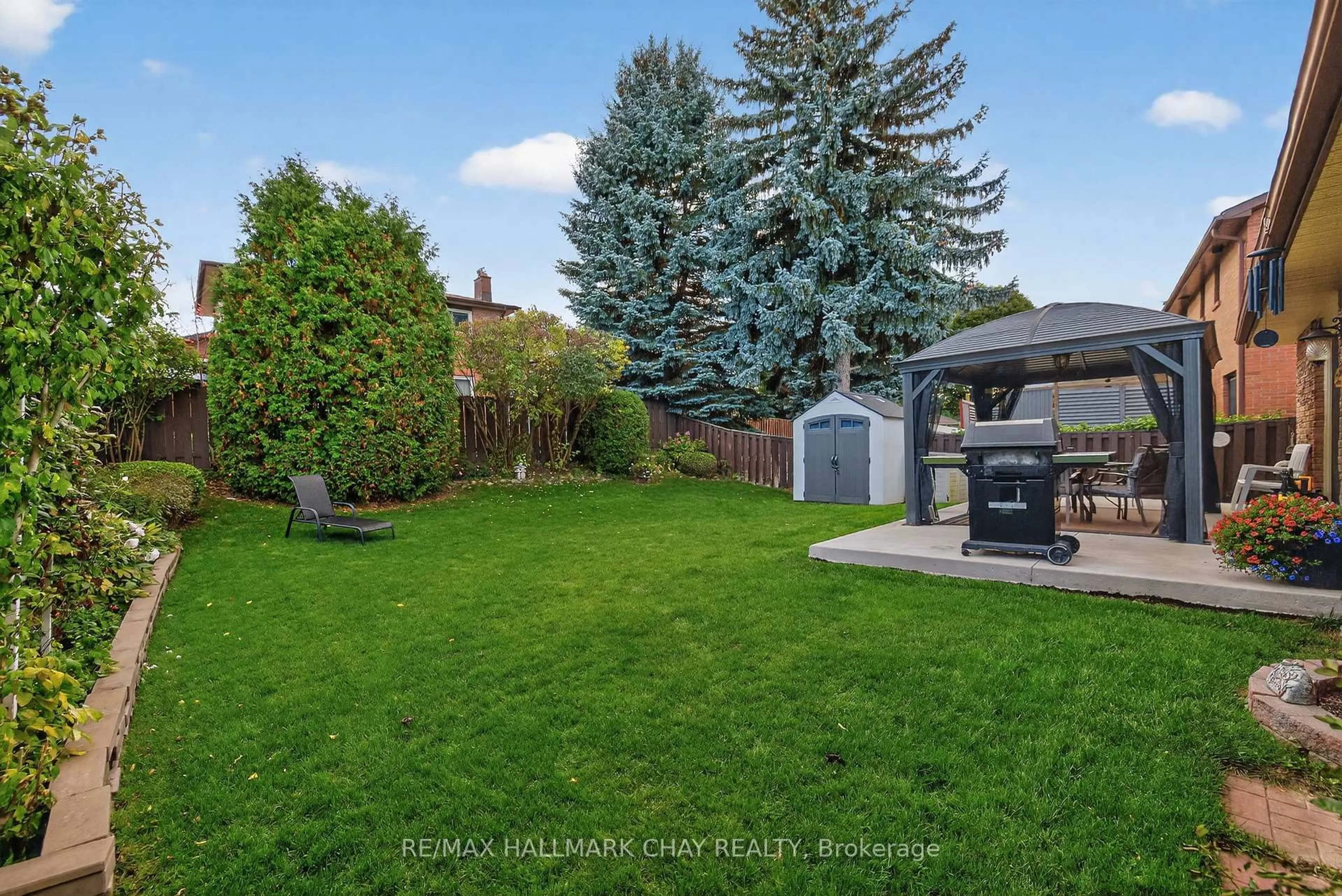 A pic from outside/outdoor area/front of a property/back of a property/a pic from drone, street for 55 Massey St, Brampton Ontario L6S 2V8