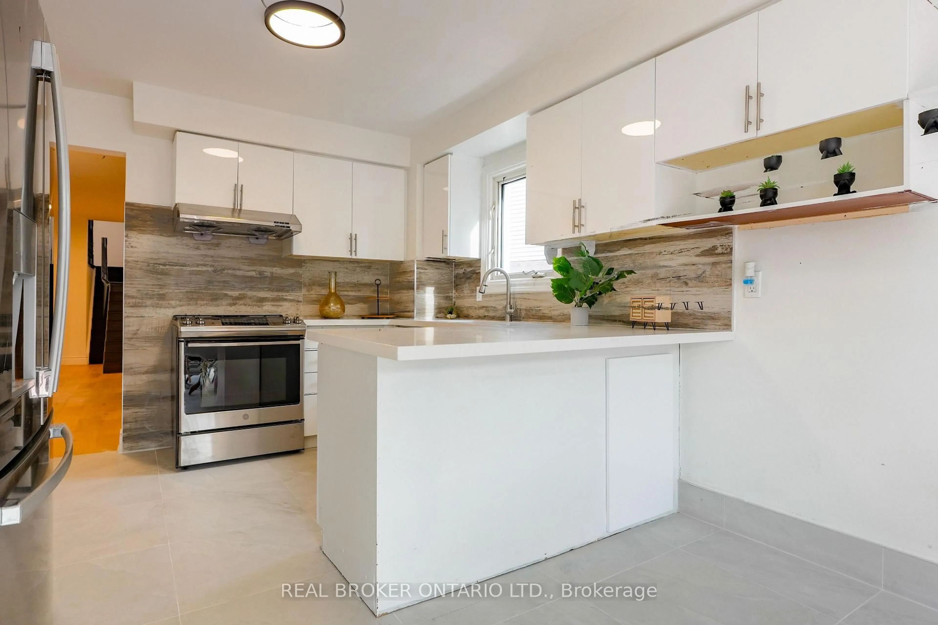 Contemporary kitchen, ceramic/tile floor for 4326 Waterford Cres, Mississauga Ontario L5R 2B2