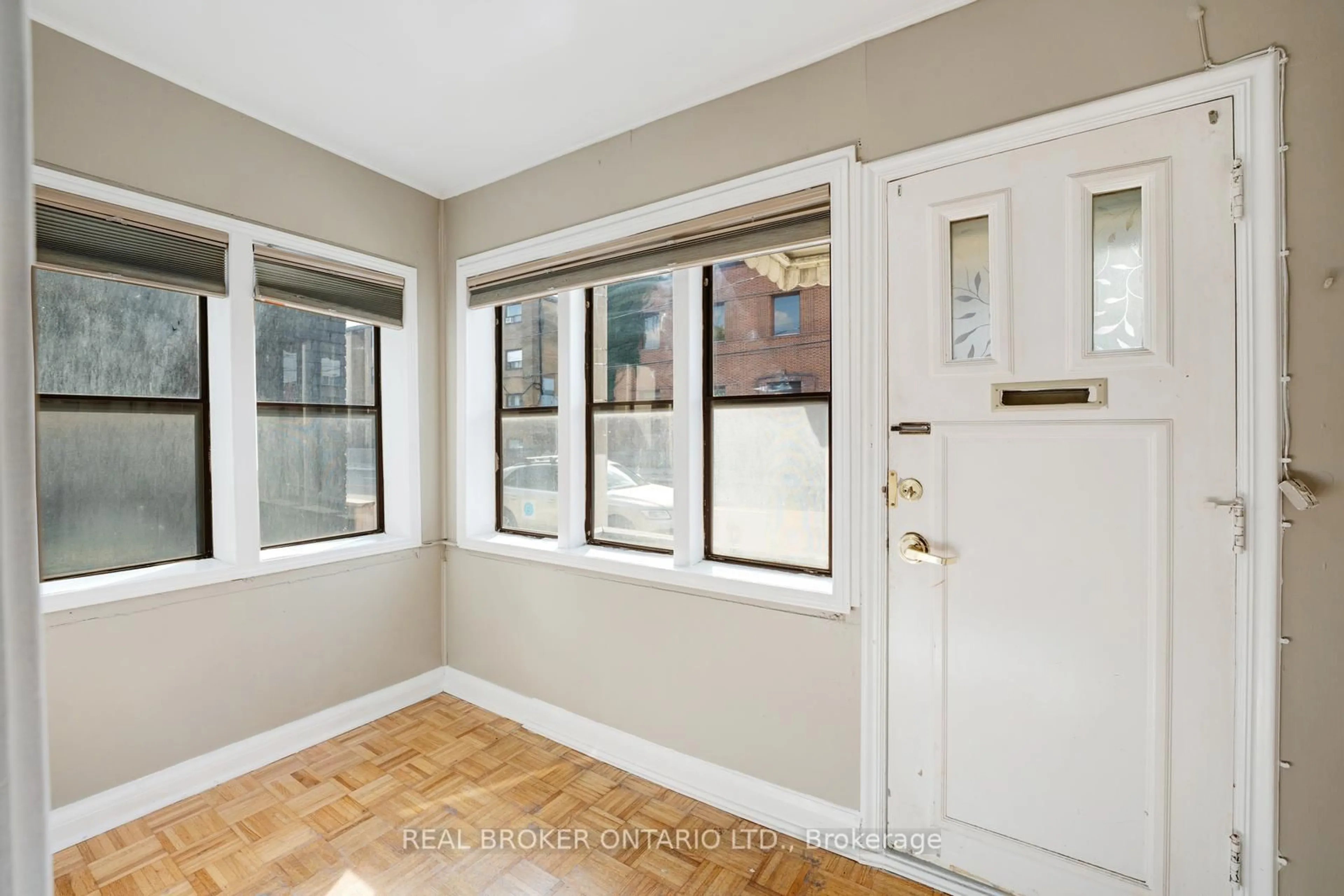 Indoor entryway for 195 Islington Ave, Toronto Ontario M8V 3B8