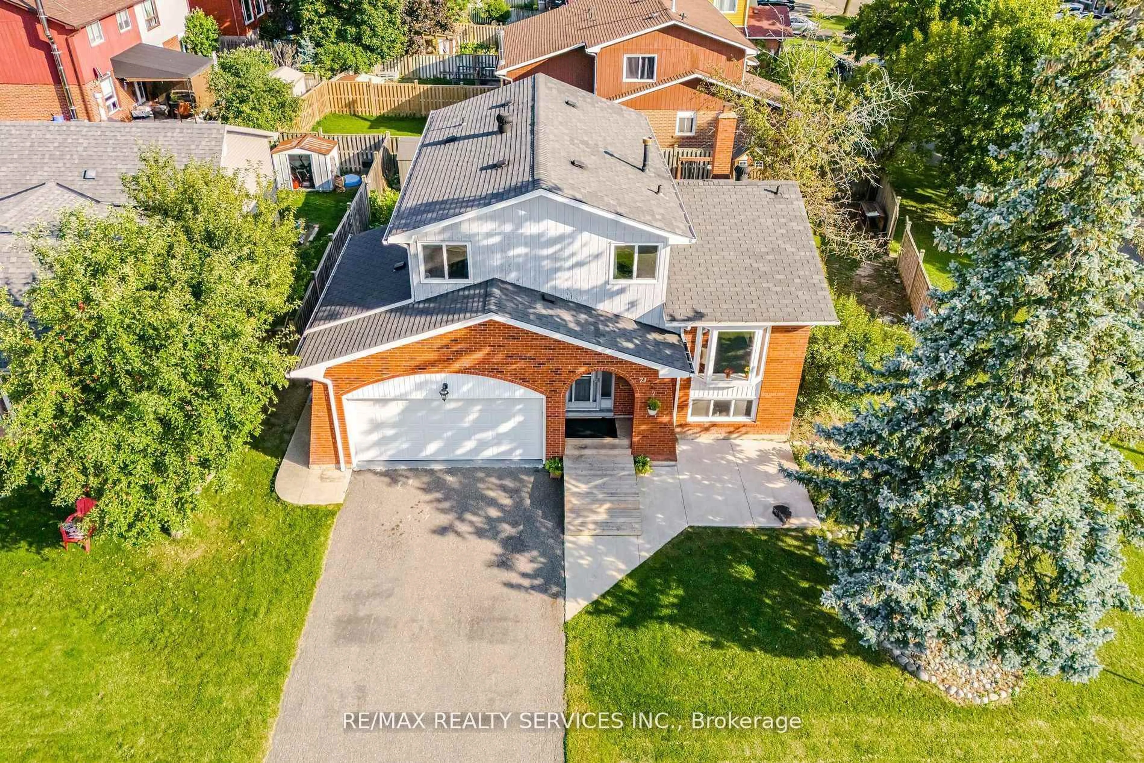 A pic from outside/outdoor area/front of a property/back of a property/a pic from drone, street for 73 Blackthorn Lane, Brampton Ontario L6V 3K9