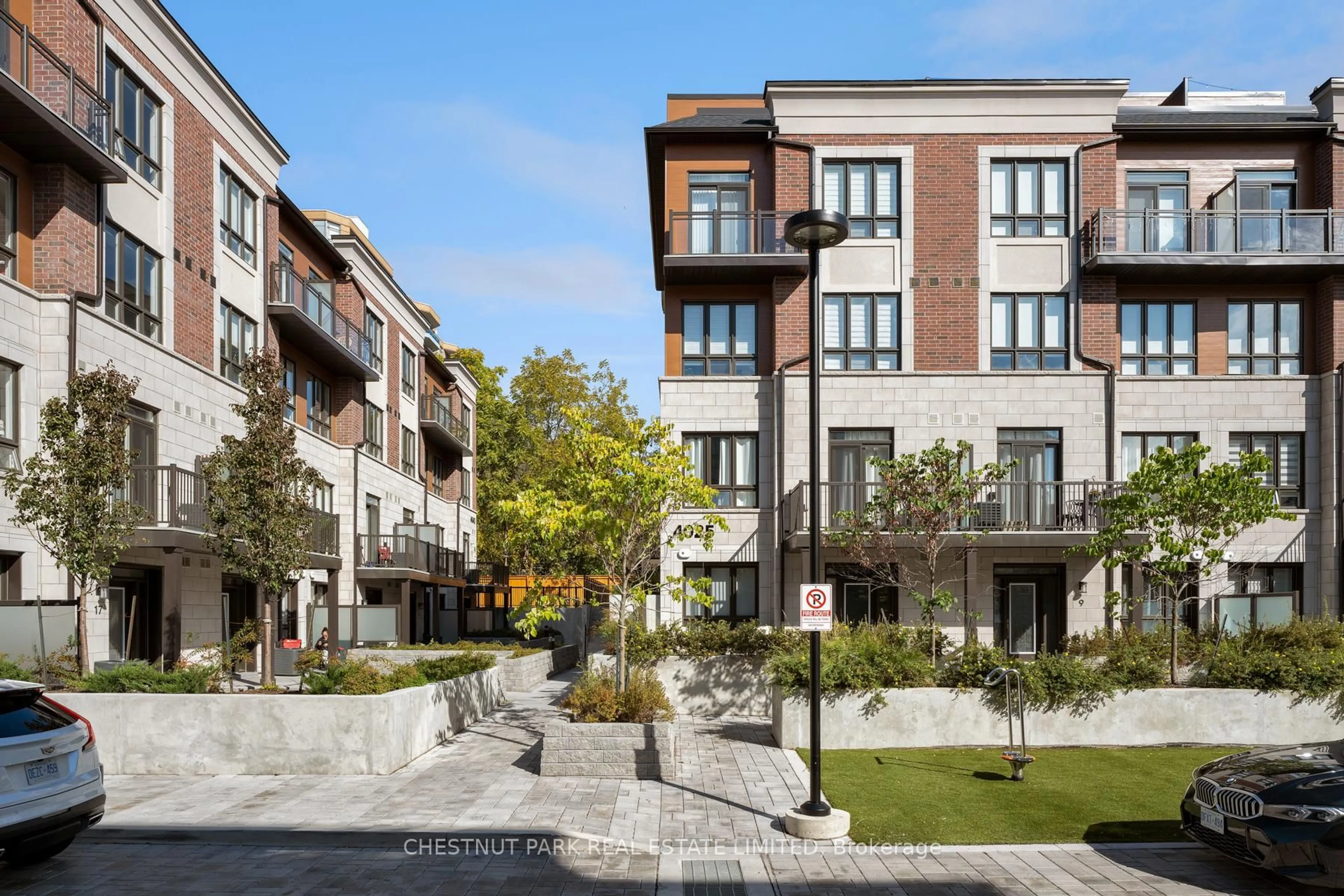 Patio, street for 4025 Hickory Dr #15, Mississauga Ontario L4W 1L1