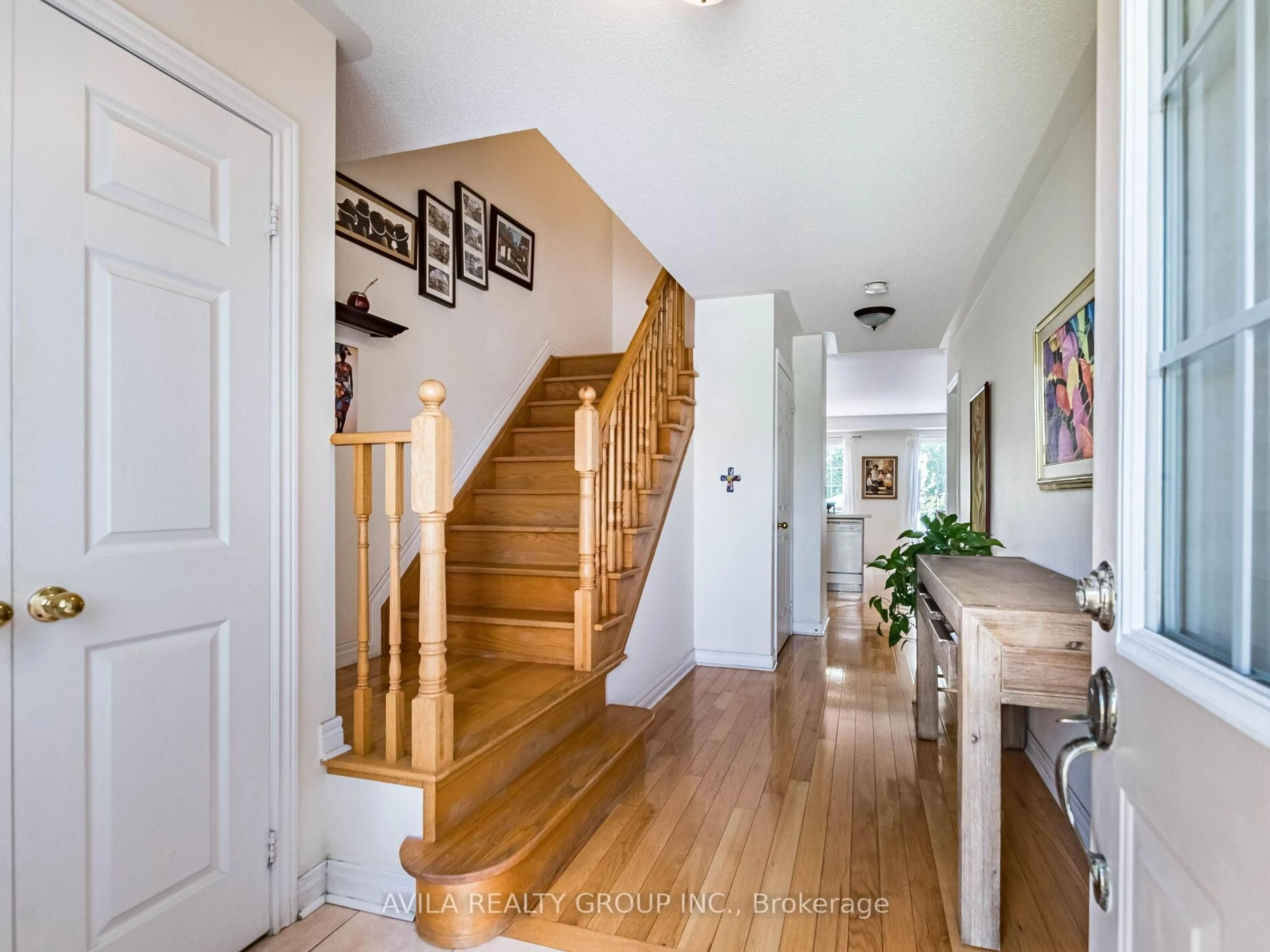 Indoor entryway for 5 Copperfield Rd, Brampton Ontario L6Z 0C8