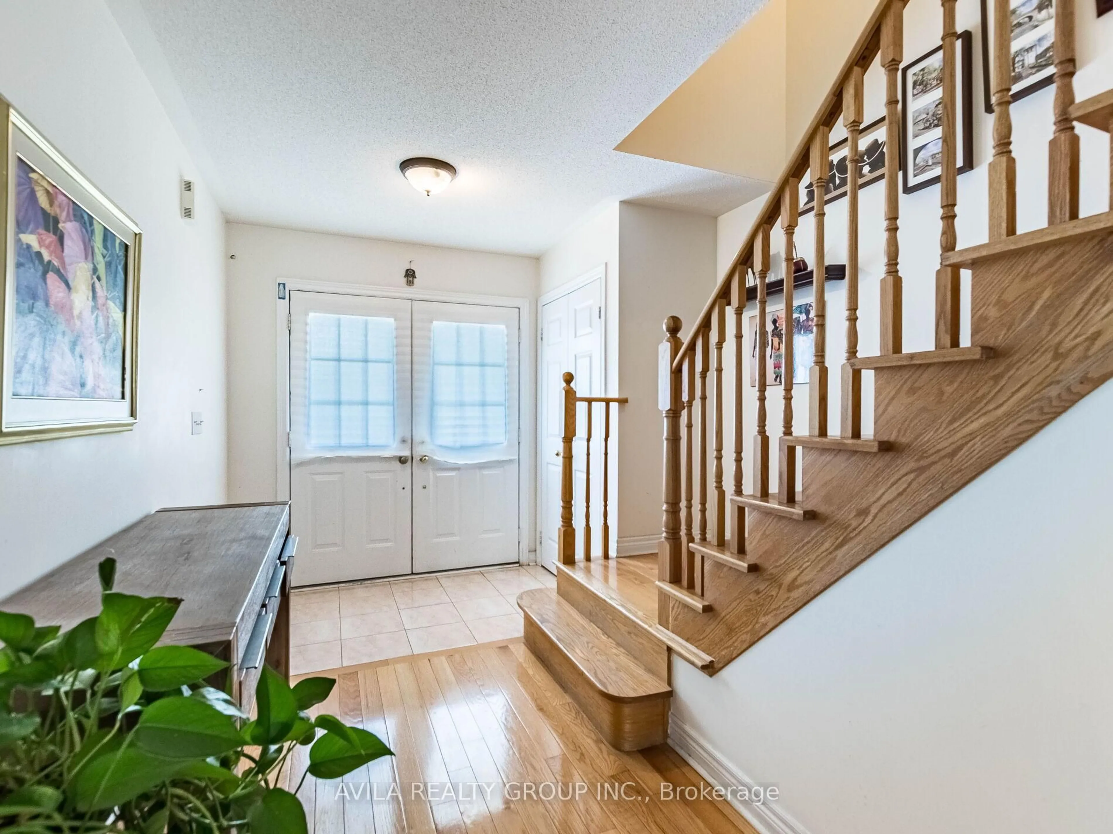 Indoor entryway for 5 Copperfield Rd, Brampton Ontario L6Z 0C8