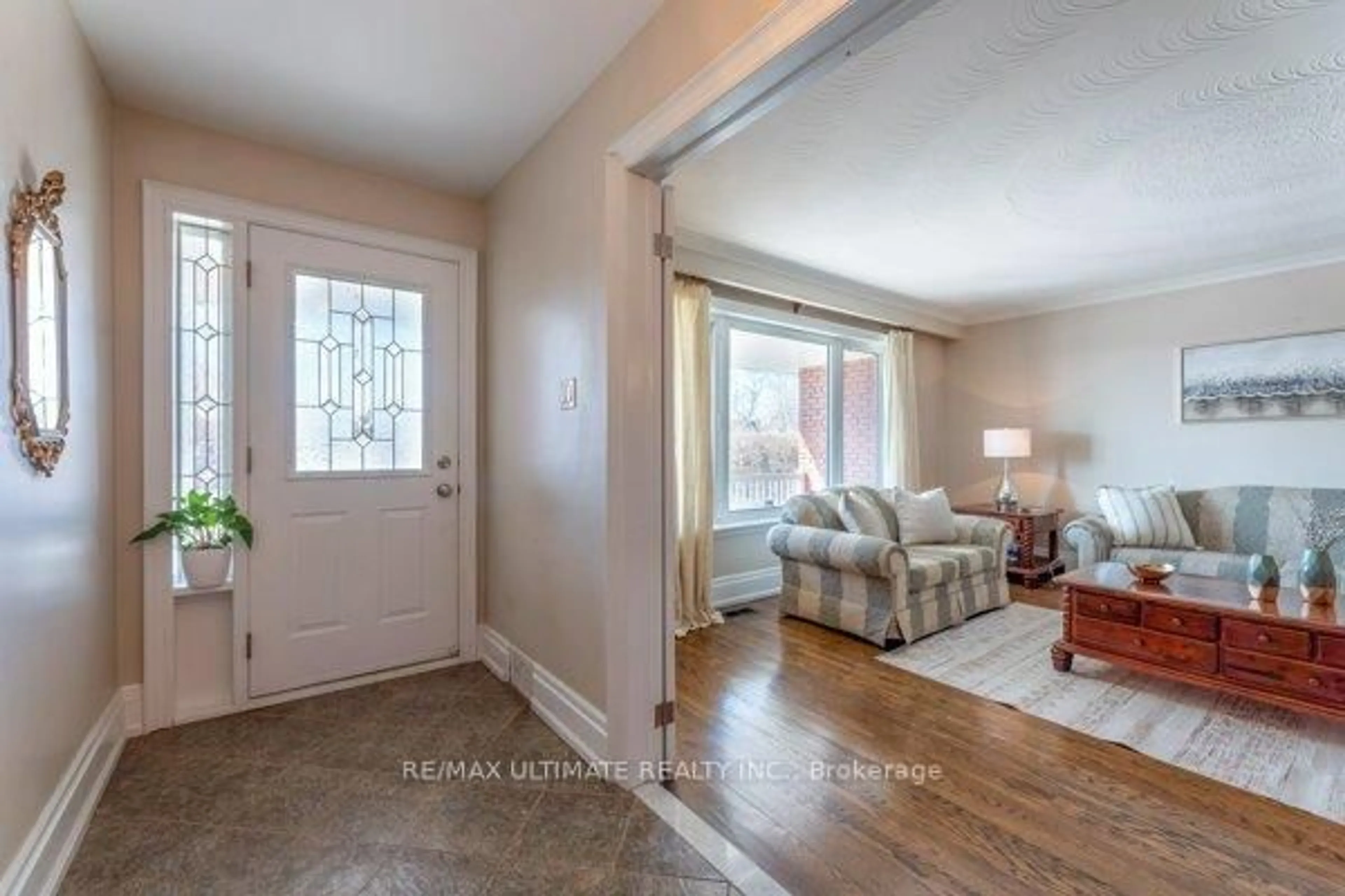 Indoor entryway for 47 Jocada Rd, Toronto Ontario M6L 2J4