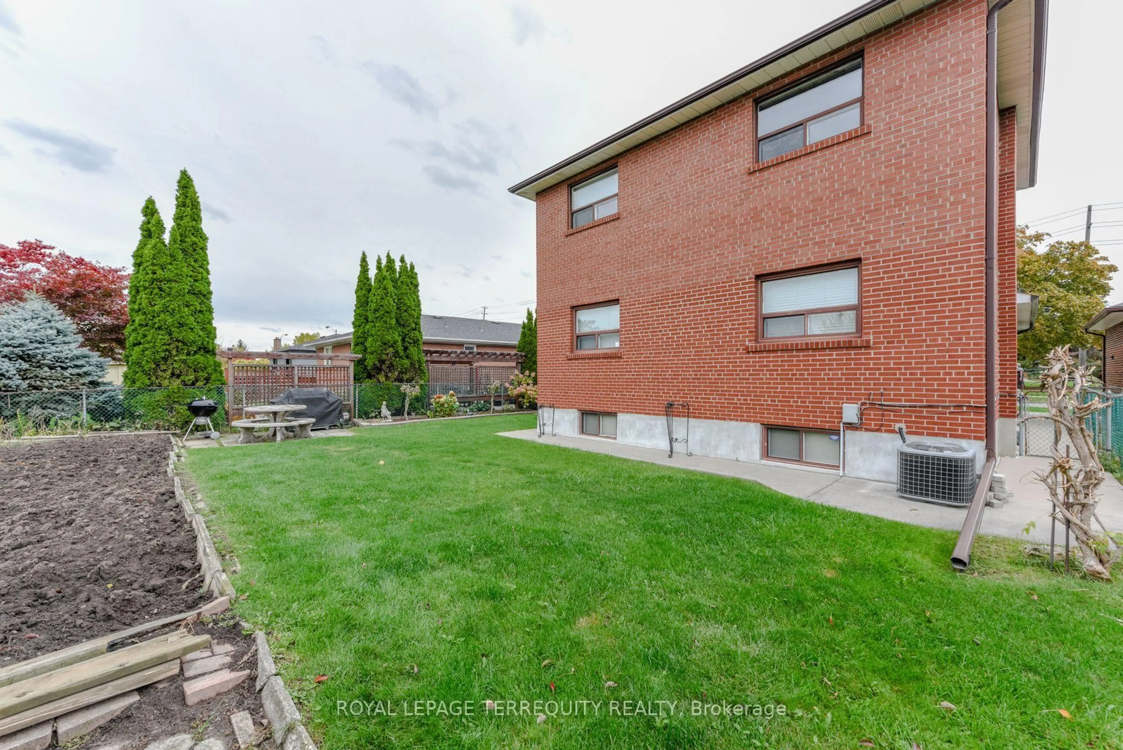 A pic from outside/outdoor area/front of a property/back of a property/a pic from drone, unknown for 94 Melbert Rd, Toronto Ontario M9C 3R1