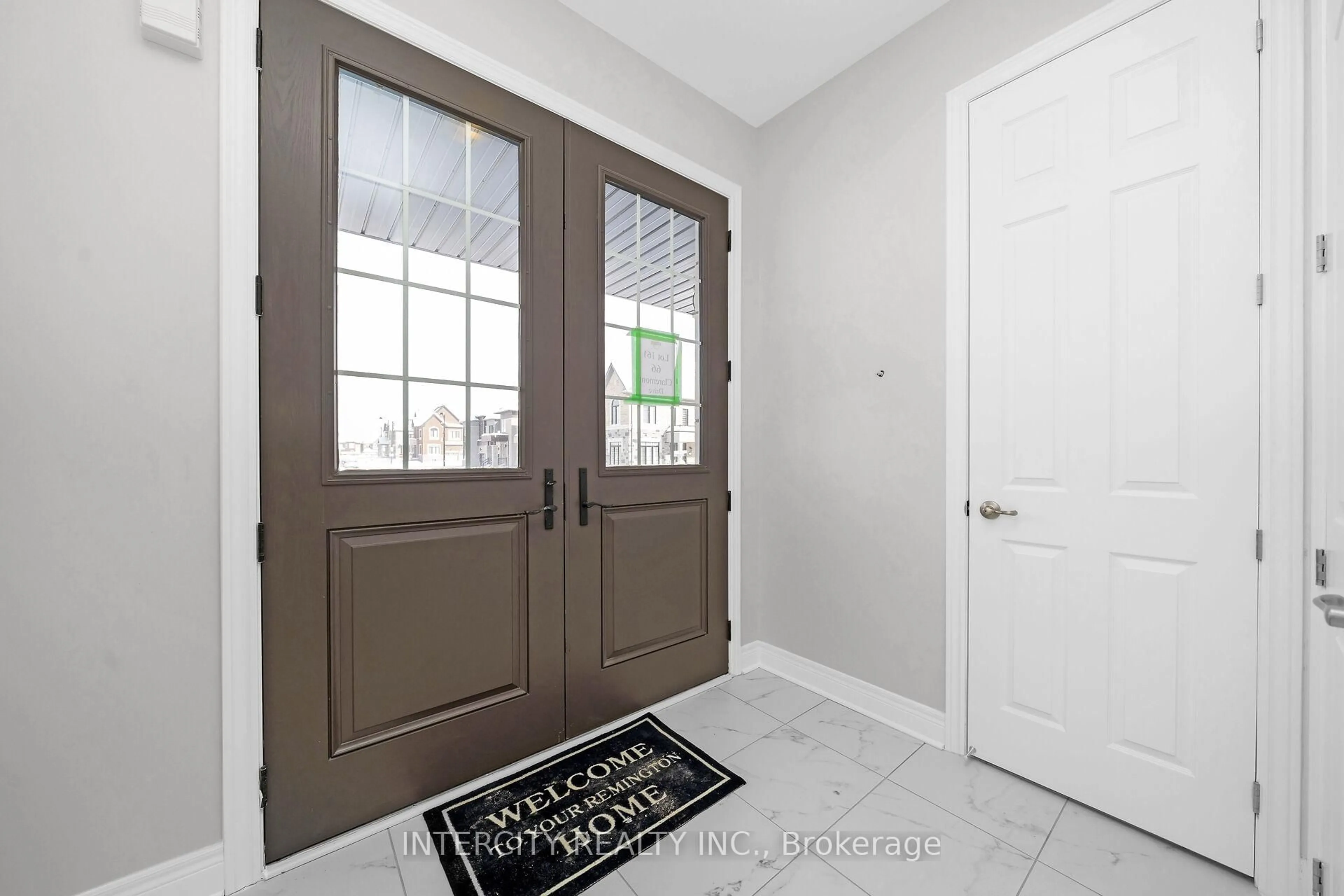 Indoor entryway for 66 Claremont Dr, Brampton Ontario L6R 4G3
