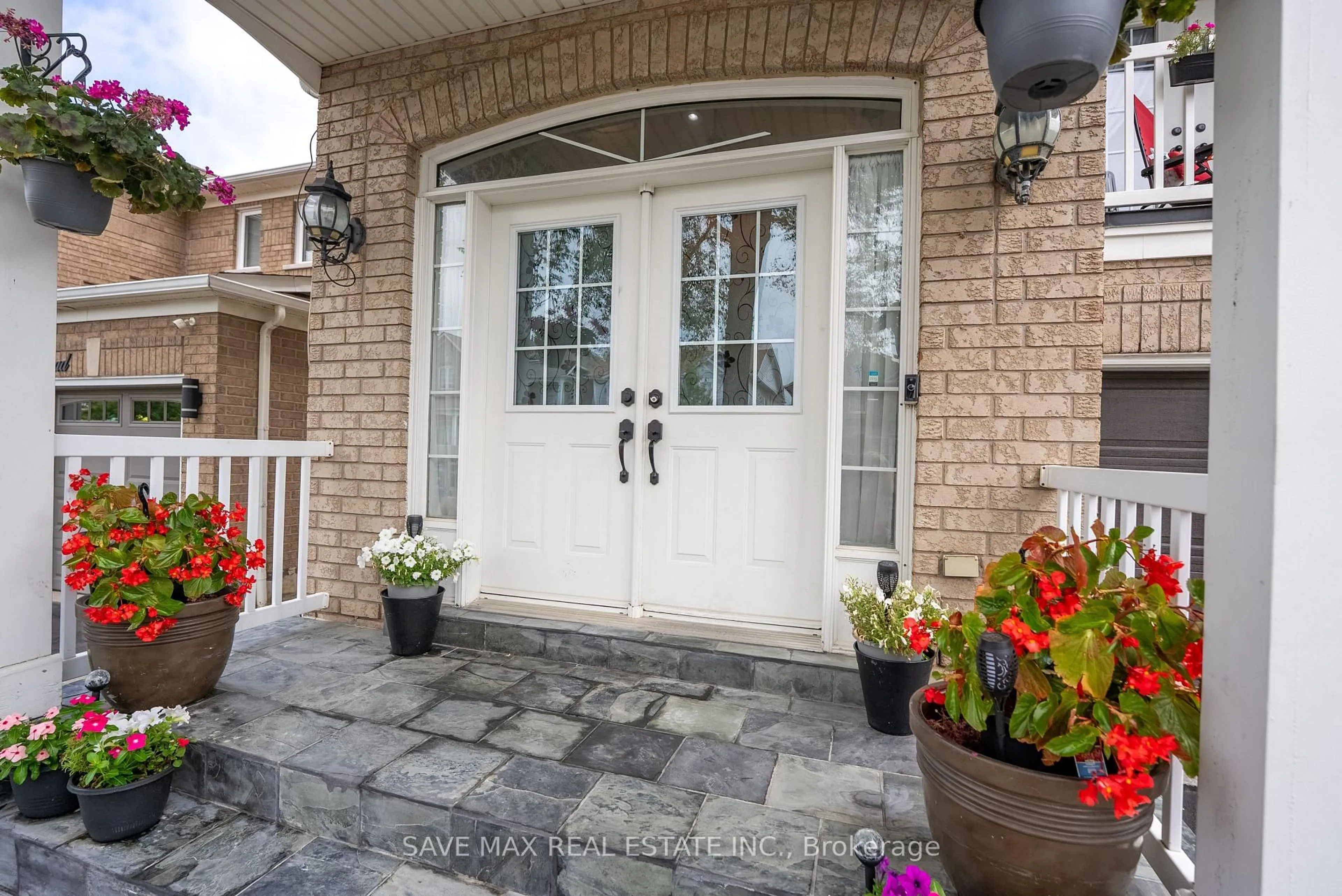 Indoor entryway for 23 Edenvalley Rd, Brampton Ontario L7A 2M6