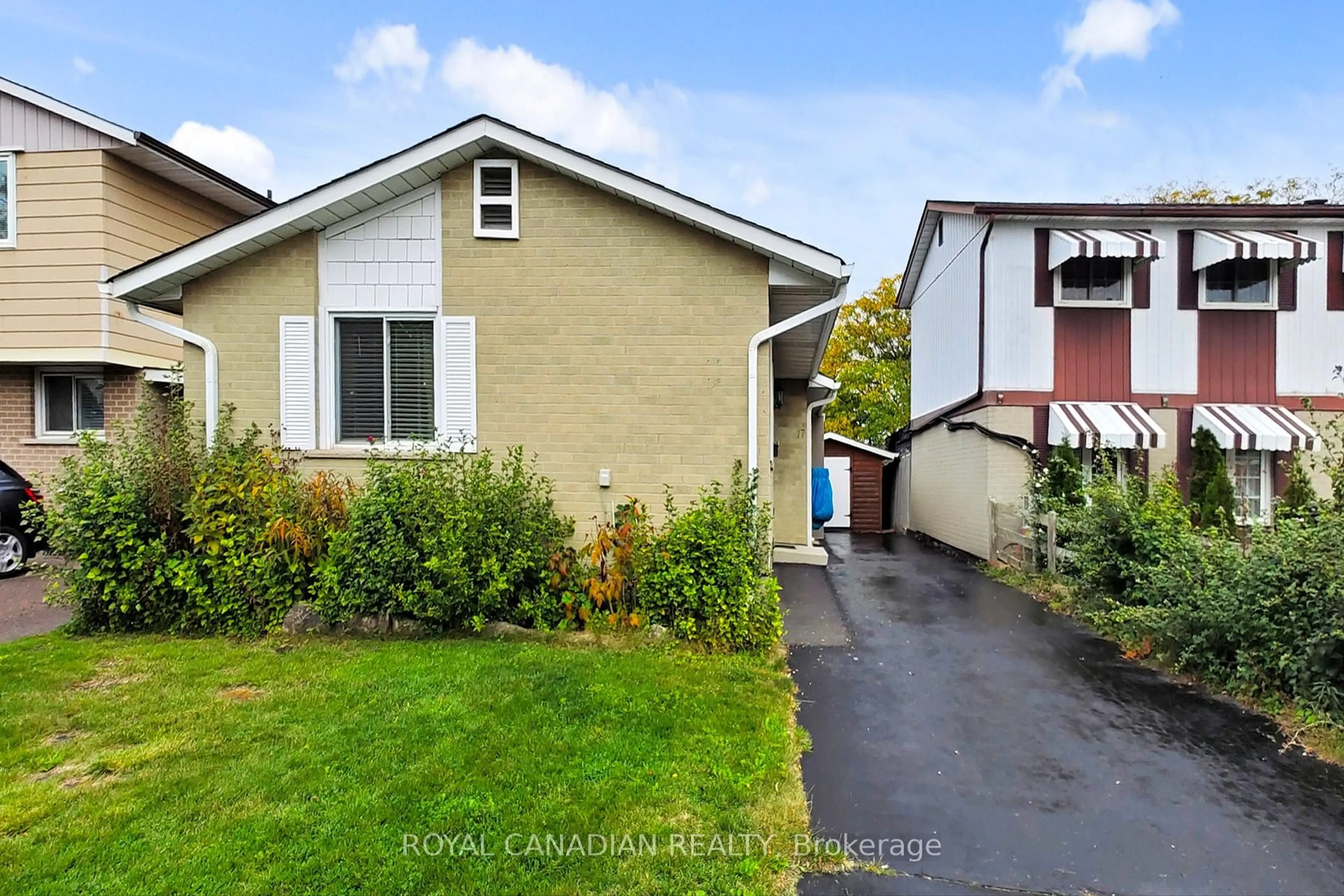 A pic from outside/outdoor area/front of a property/back of a property/a pic from drone, street for 17 Haley Crt, Brampton Ontario L6S 1N6