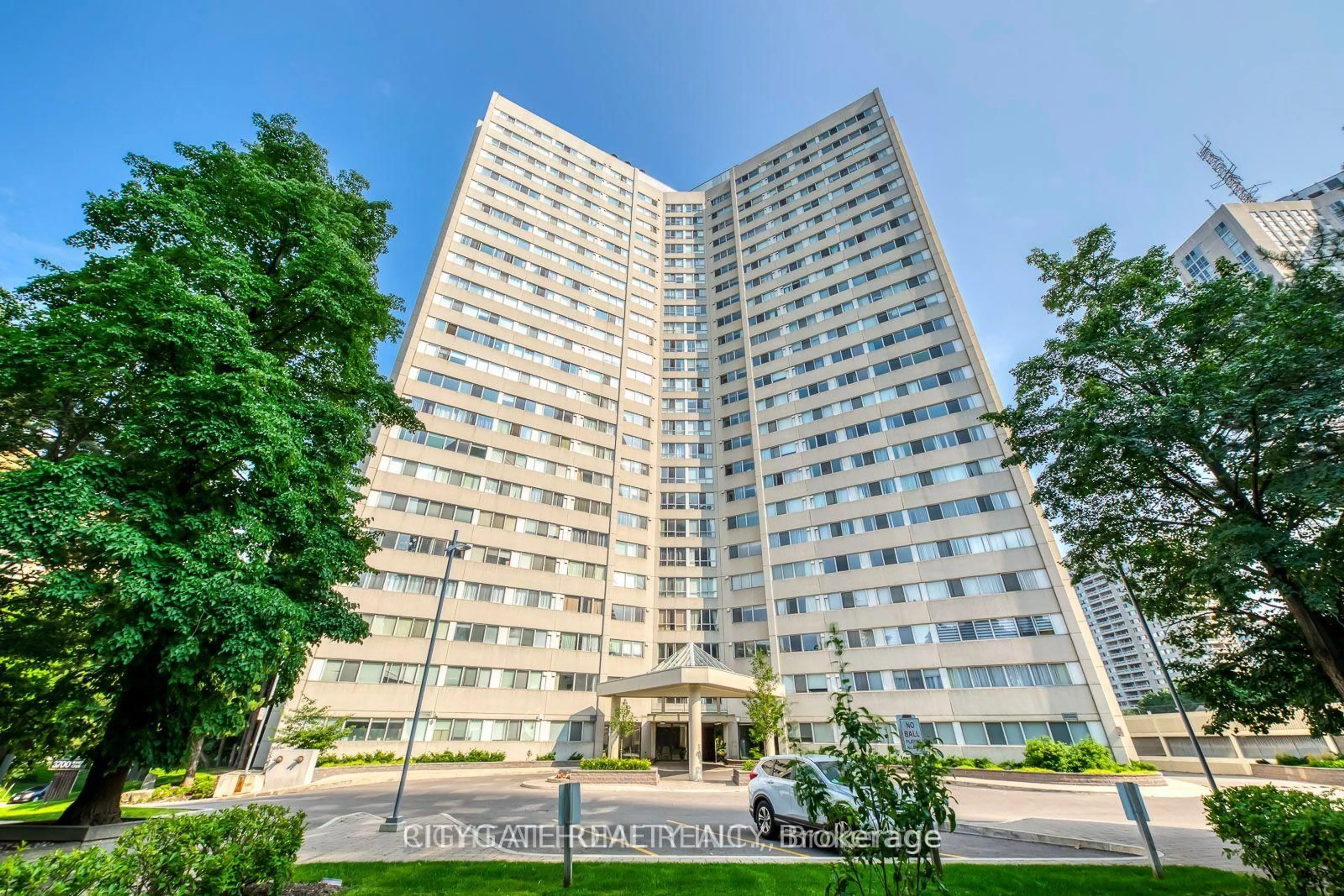 Indoor foyer for 3700 Kaneff Cres #1412, Mississauga Ontario L5A 4B8