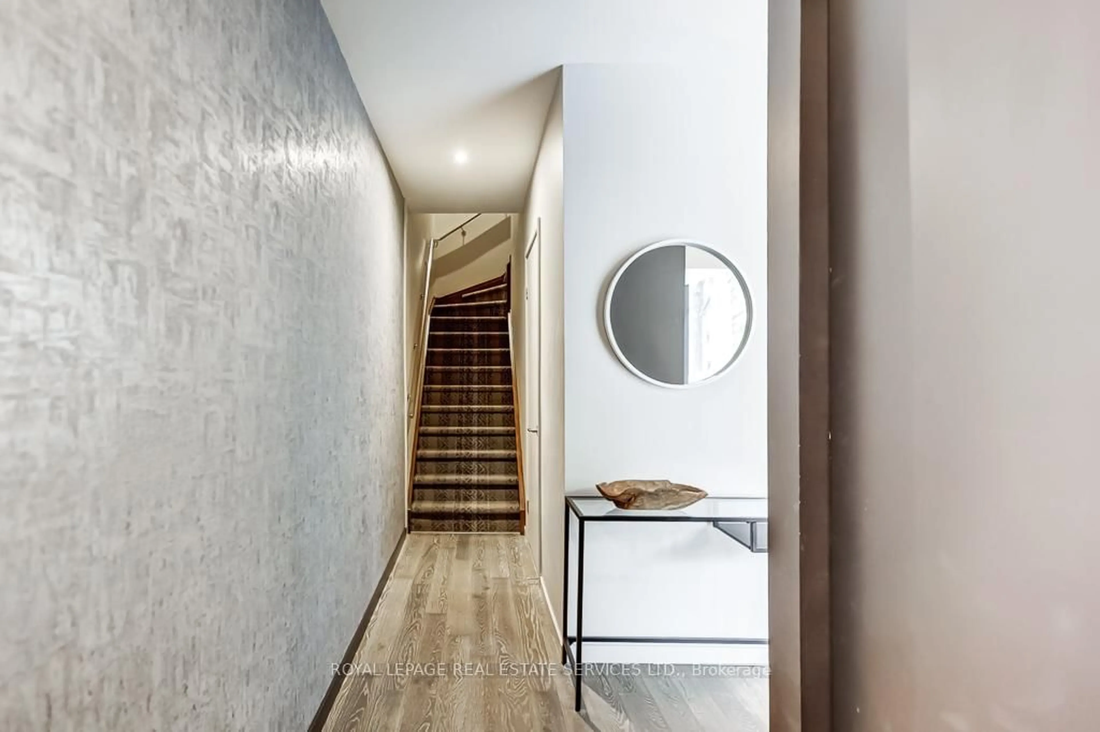 Indoor entryway for 383 Sorauren Ave #373, Toronto Ontario M6R 0A4
