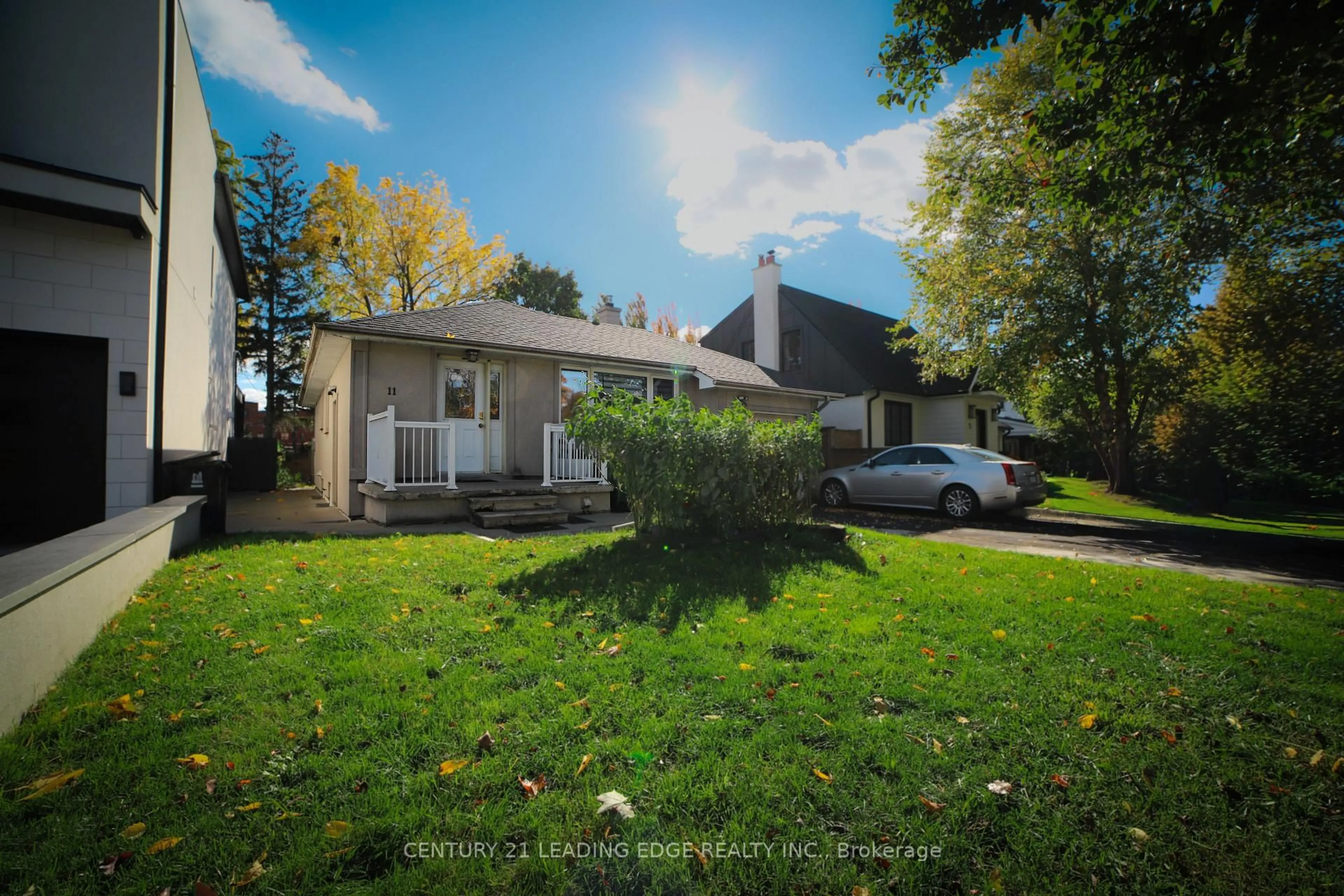 A pic from outside/outdoor area/front of a property/back of a property/a pic from drone, street for 11 Chestnut Hills Cres, Toronto Ontario M9A 2W3
