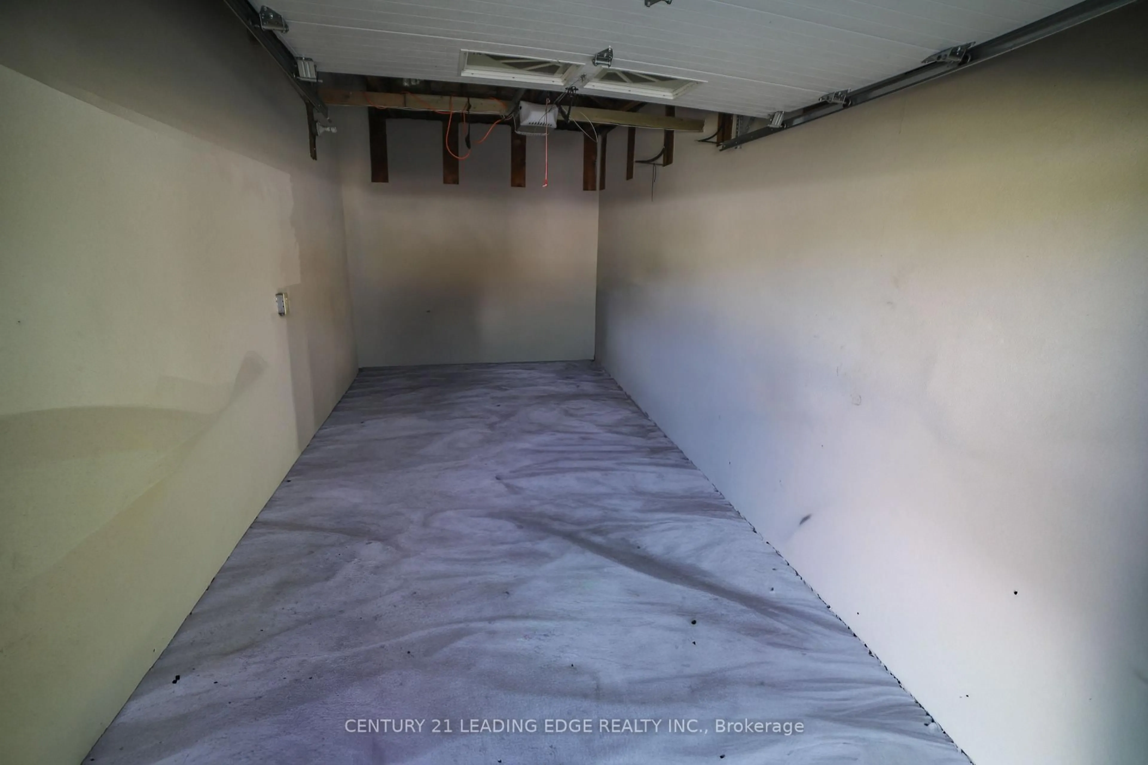 Indoor garage for 11 Chestnut Hills Cres, Toronto Ontario M9A 2W3