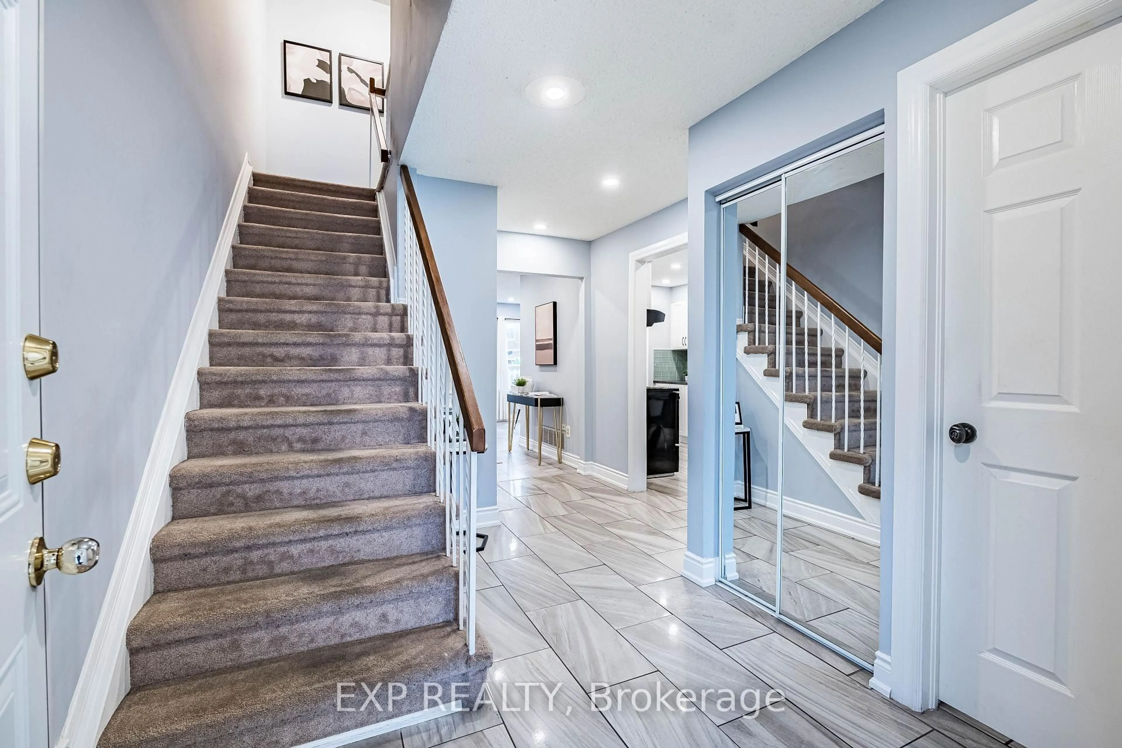 Indoor entryway for 83 Wildercroft Ave, Brampton Ontario L6V 4G6