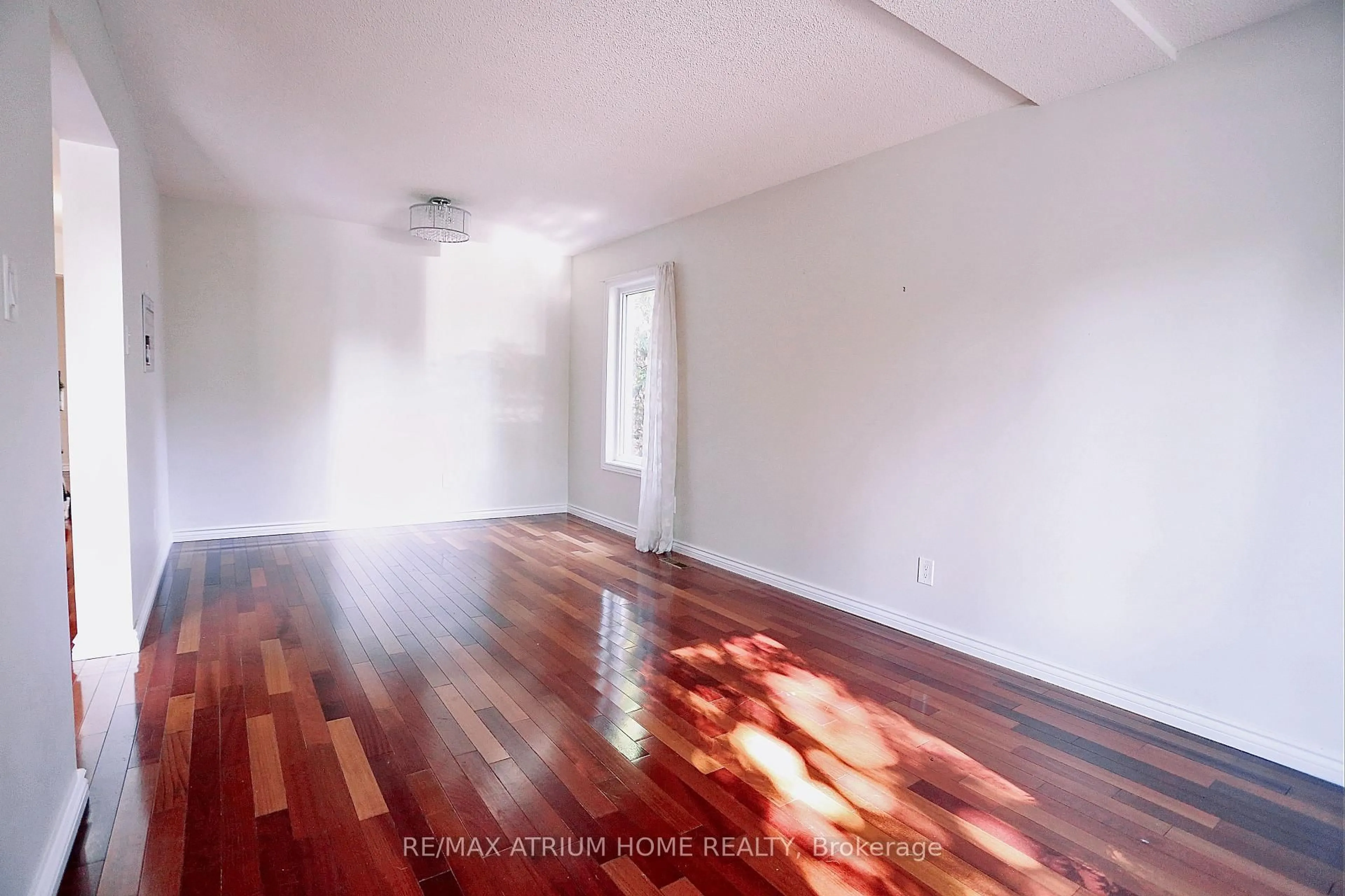 A pic of a room for 1554 Parish Lane, Oakville Ontario L6M 2Z6