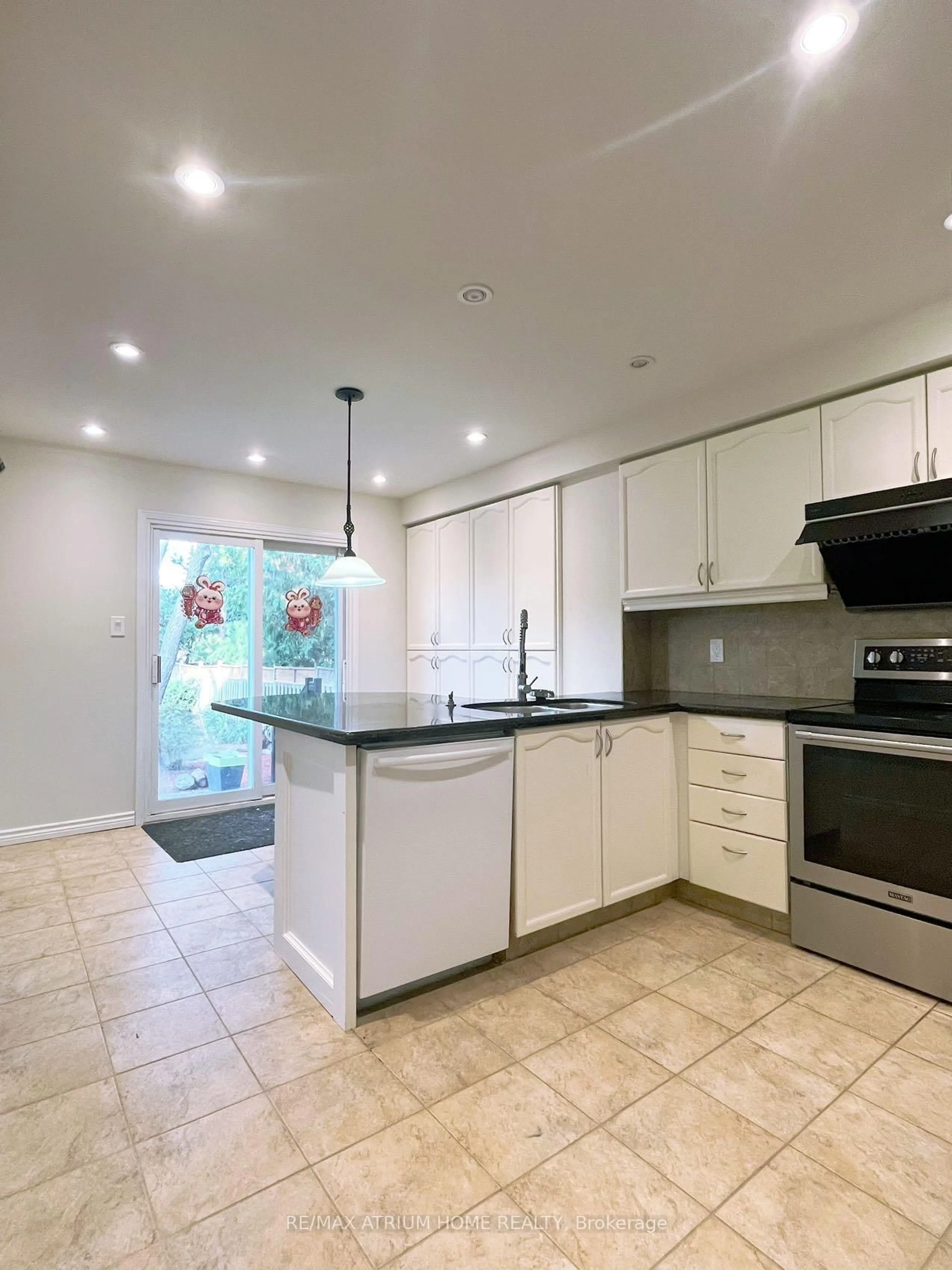 Open concept kitchen, ceramic/tile floor for 1554 Parish Lane, Oakville Ontario L6M 2Z6