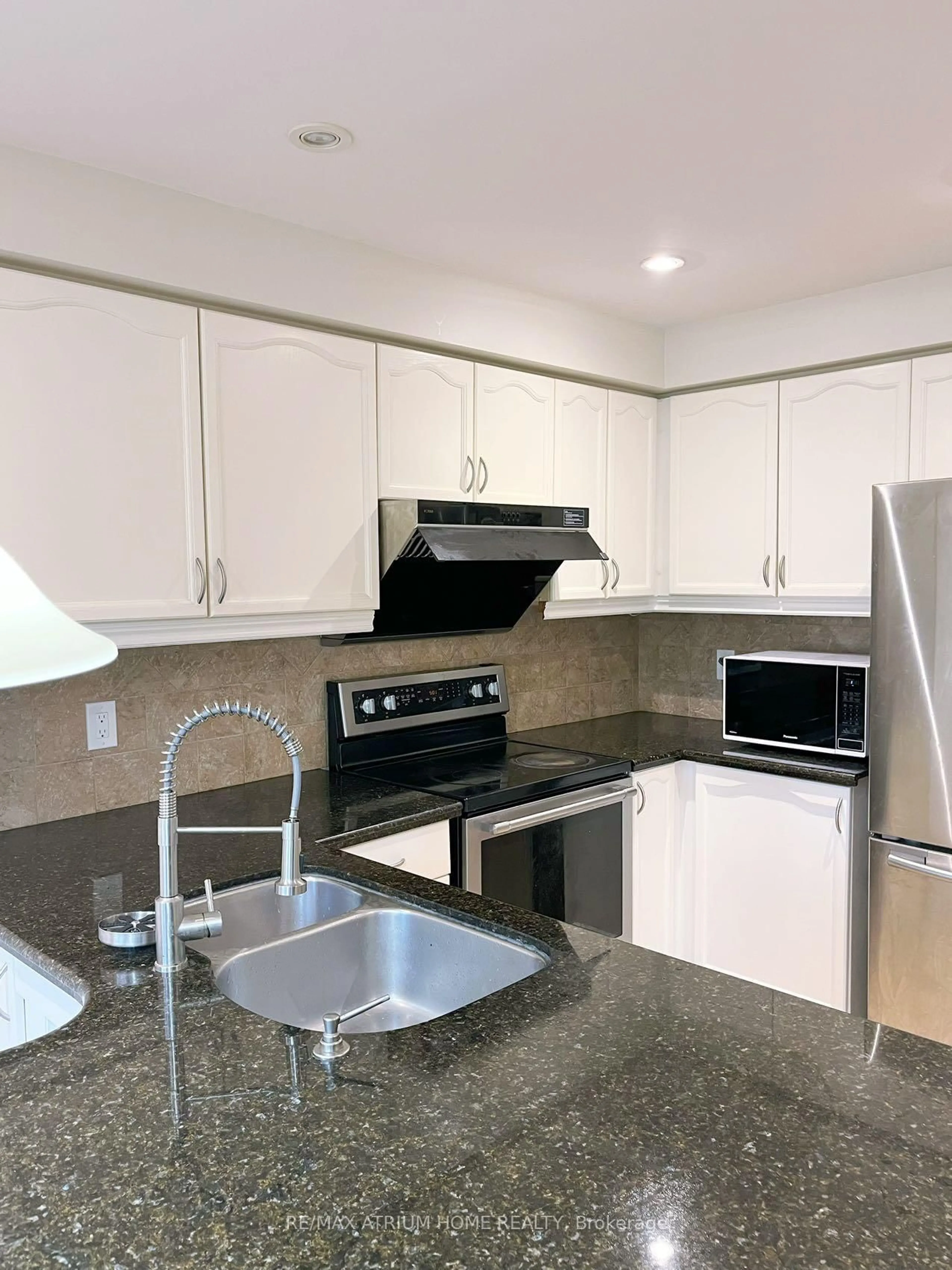 Standard kitchen, unknown for 1554 Parish Lane, Oakville Ontario L6M 2Z6