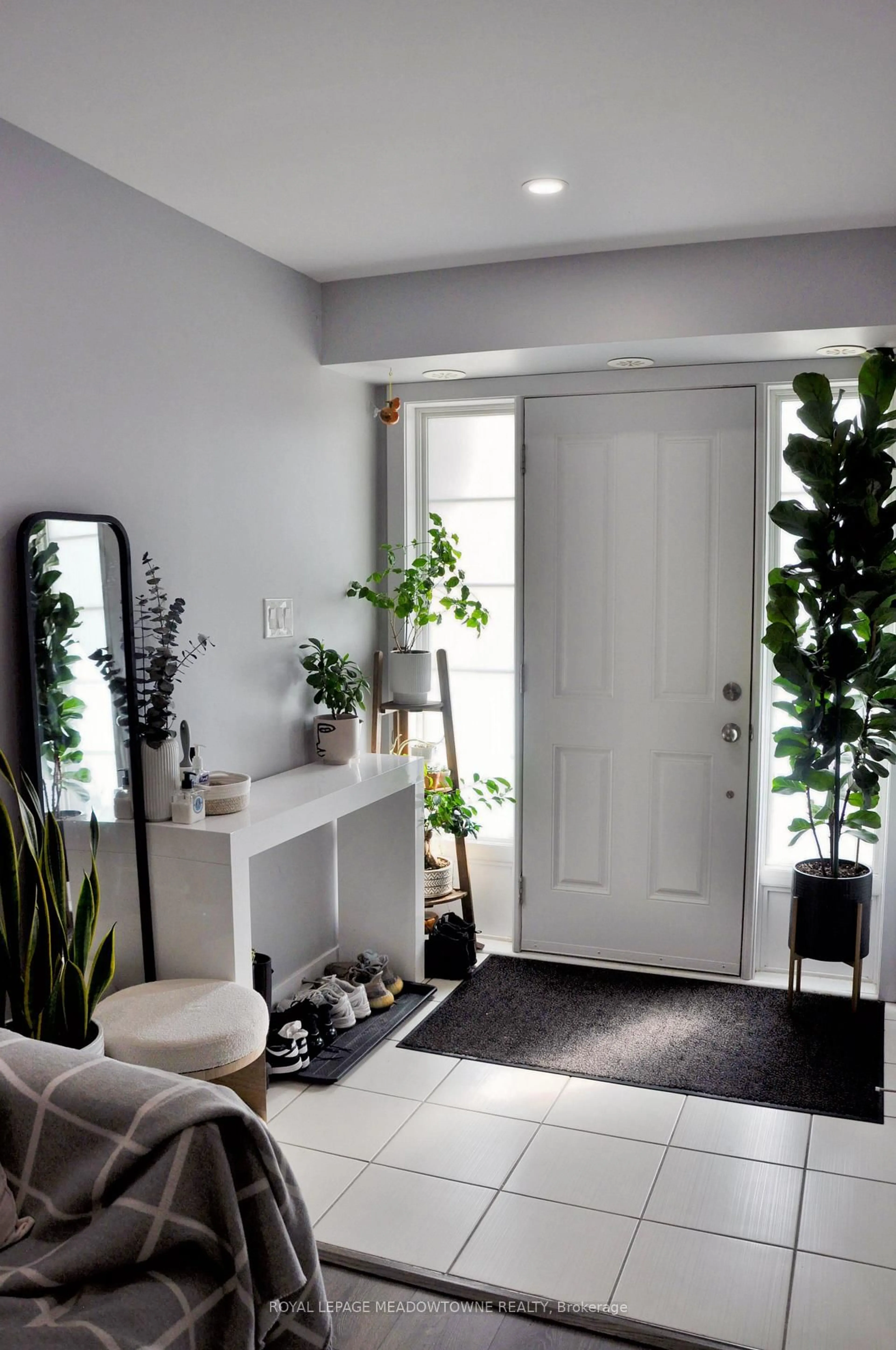 Indoor entryway for 60 Parrotta Dr #251, Toronto Ontario M9M 0E5