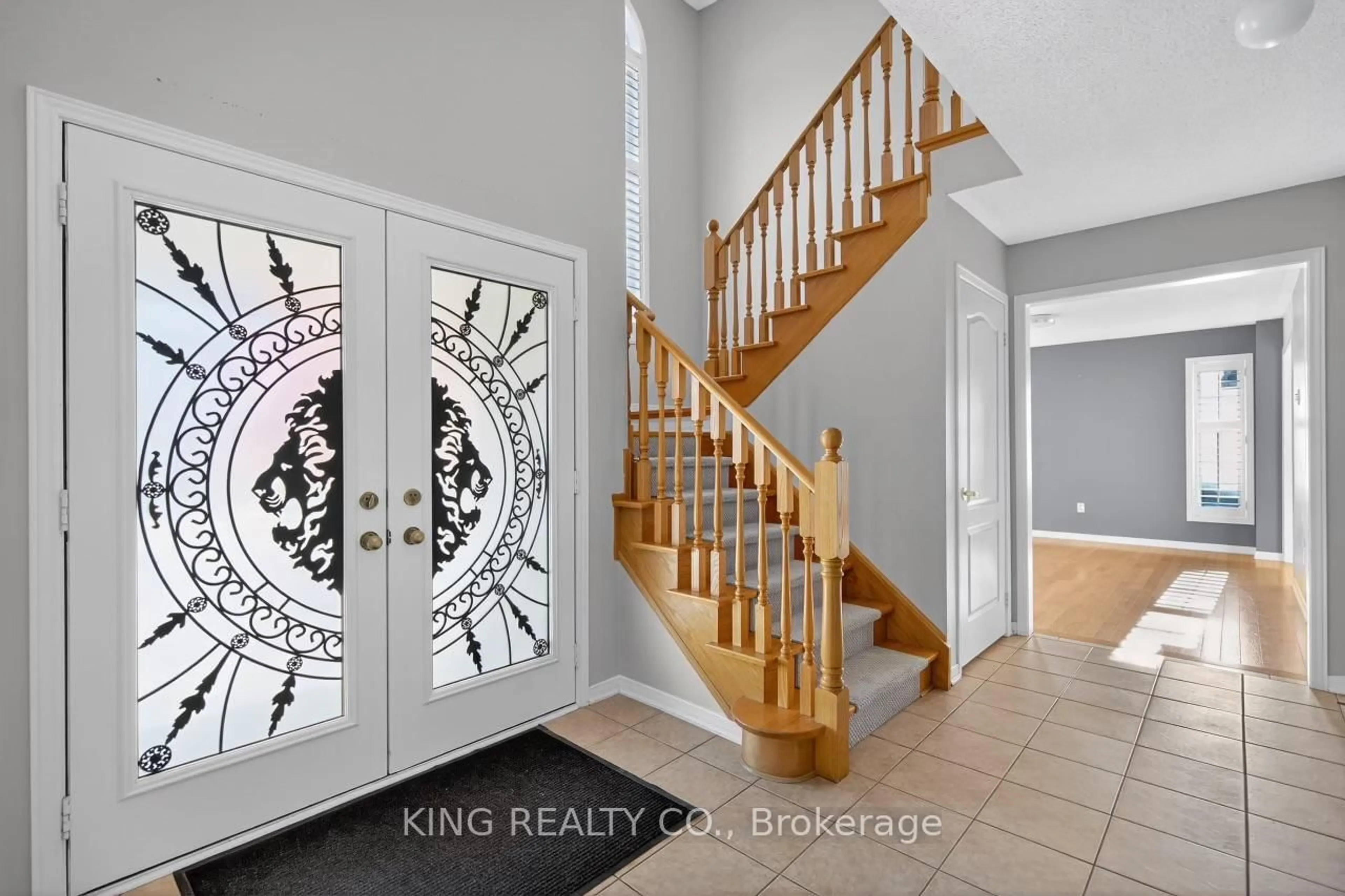 Indoor entryway for 2 Snowshoe Lane, Brampton Ontario L6R 0J1