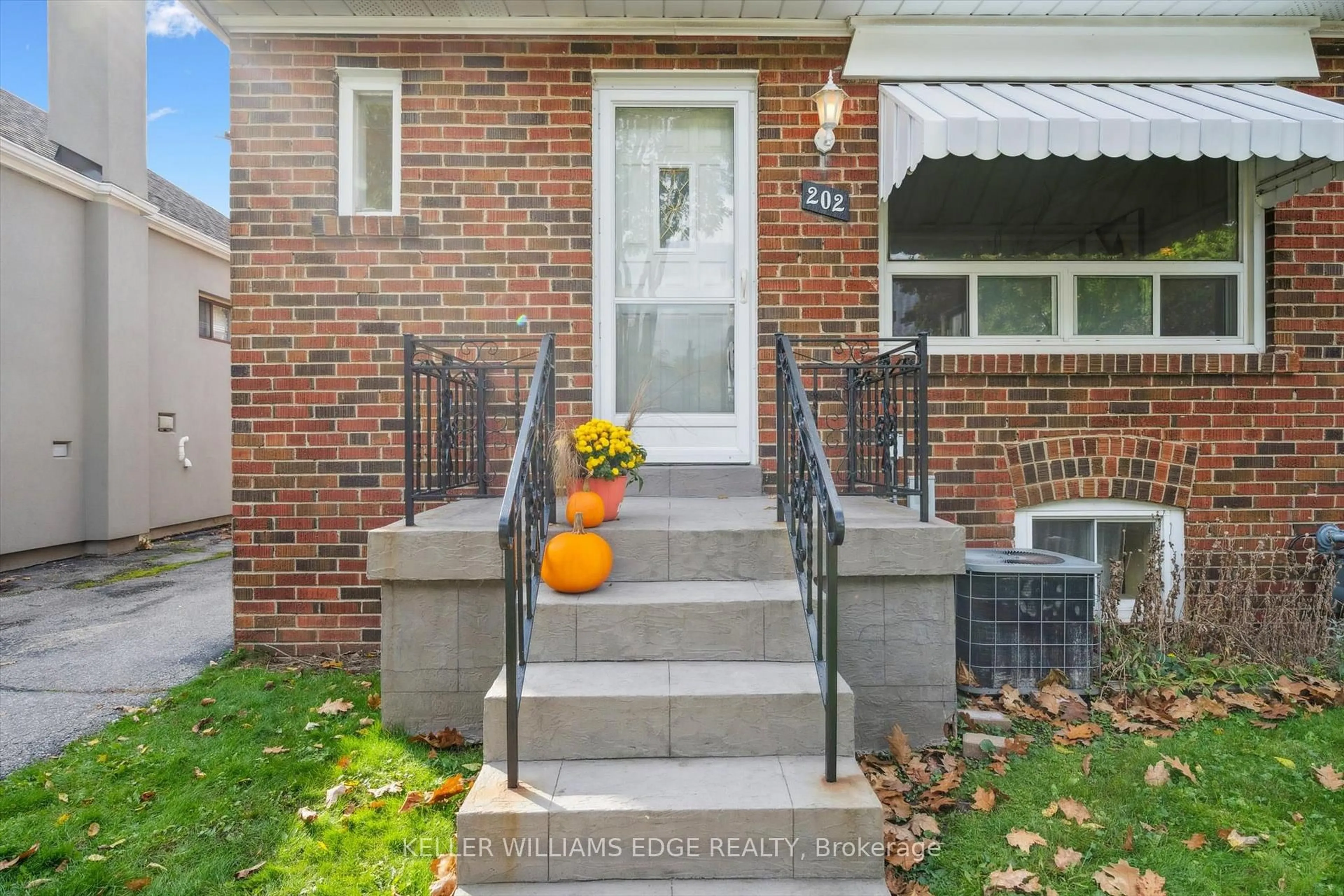 Unknown for 202 Alderbrae Ave, Toronto Ontario M8W 4K5