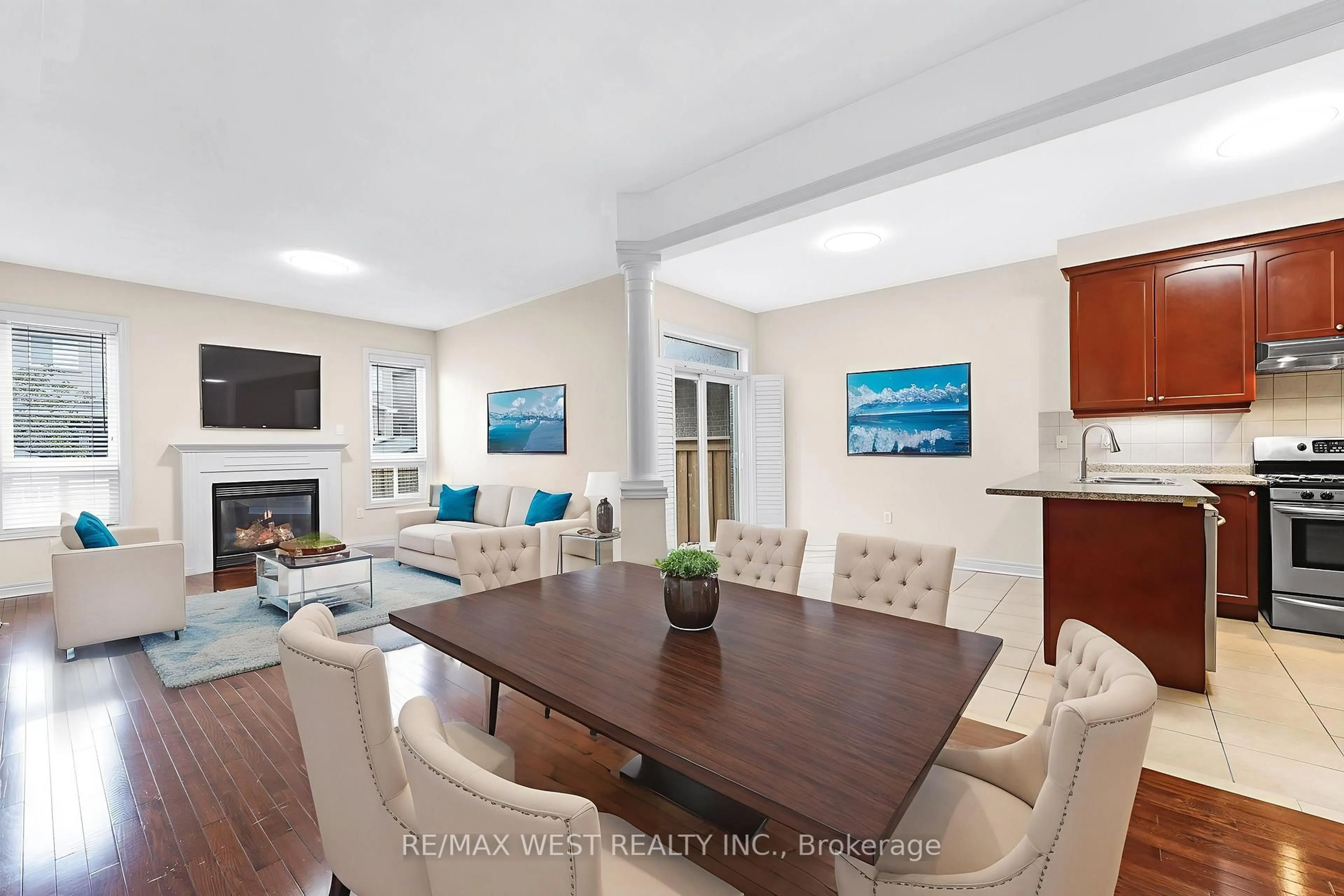 Living room with furniture, unknown for 102 Everingham Circ, Brampton Ontario L6R 0R9