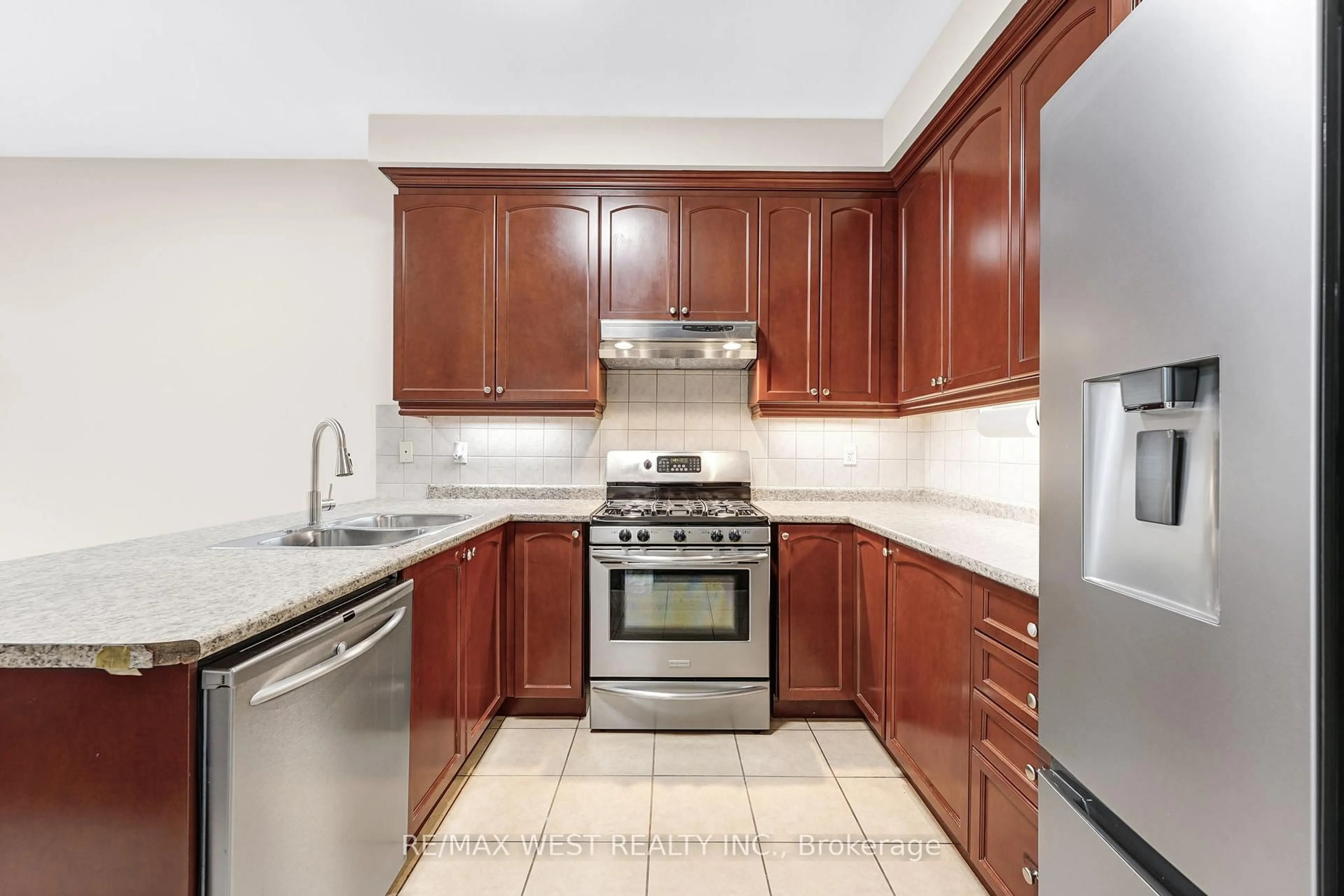 Standard kitchen, ceramic/tile floor for 102 Everingham Circ, Brampton Ontario L6R 0R9