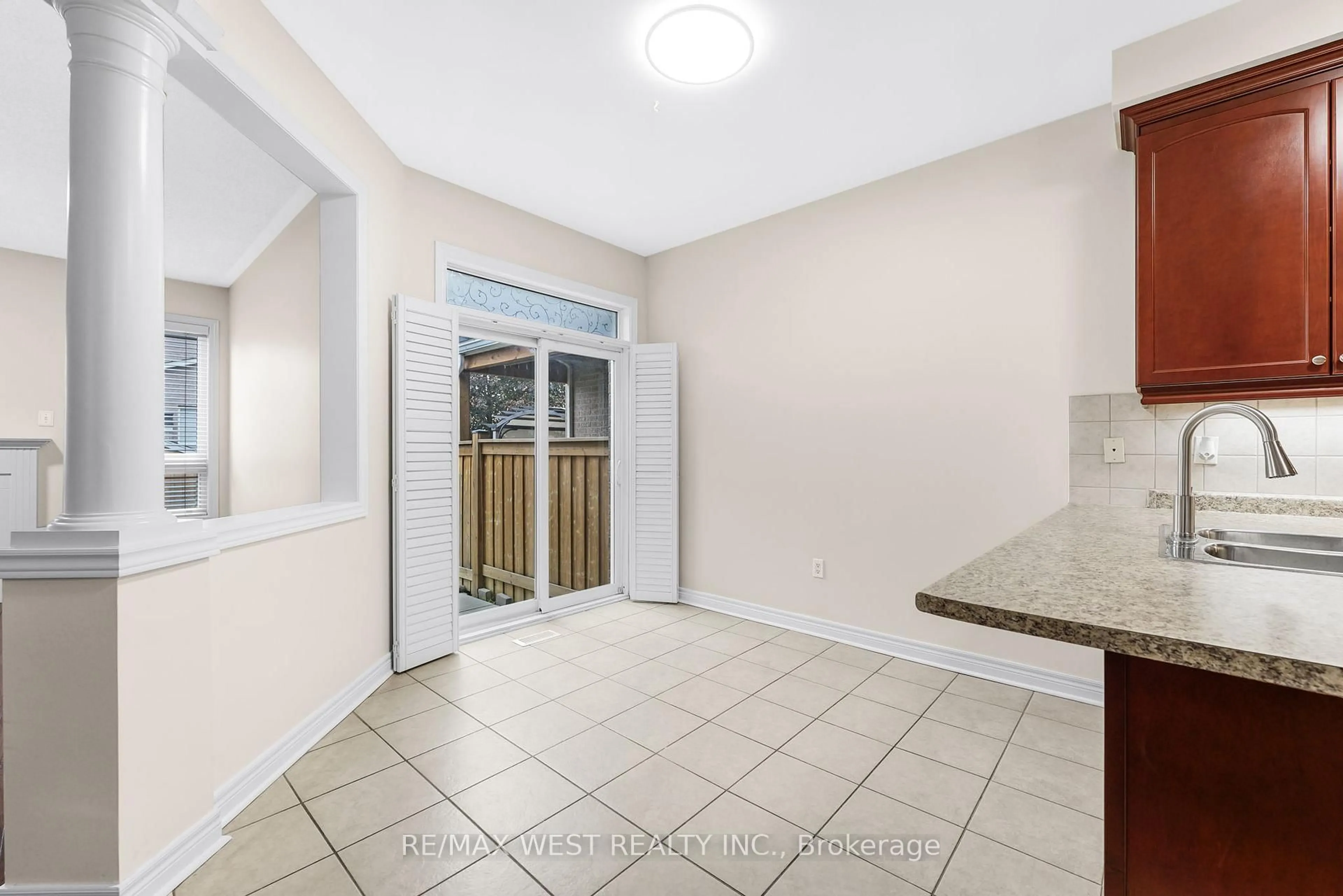 Unknown for 102 Everingham Circ, Brampton Ontario L6R 0R9