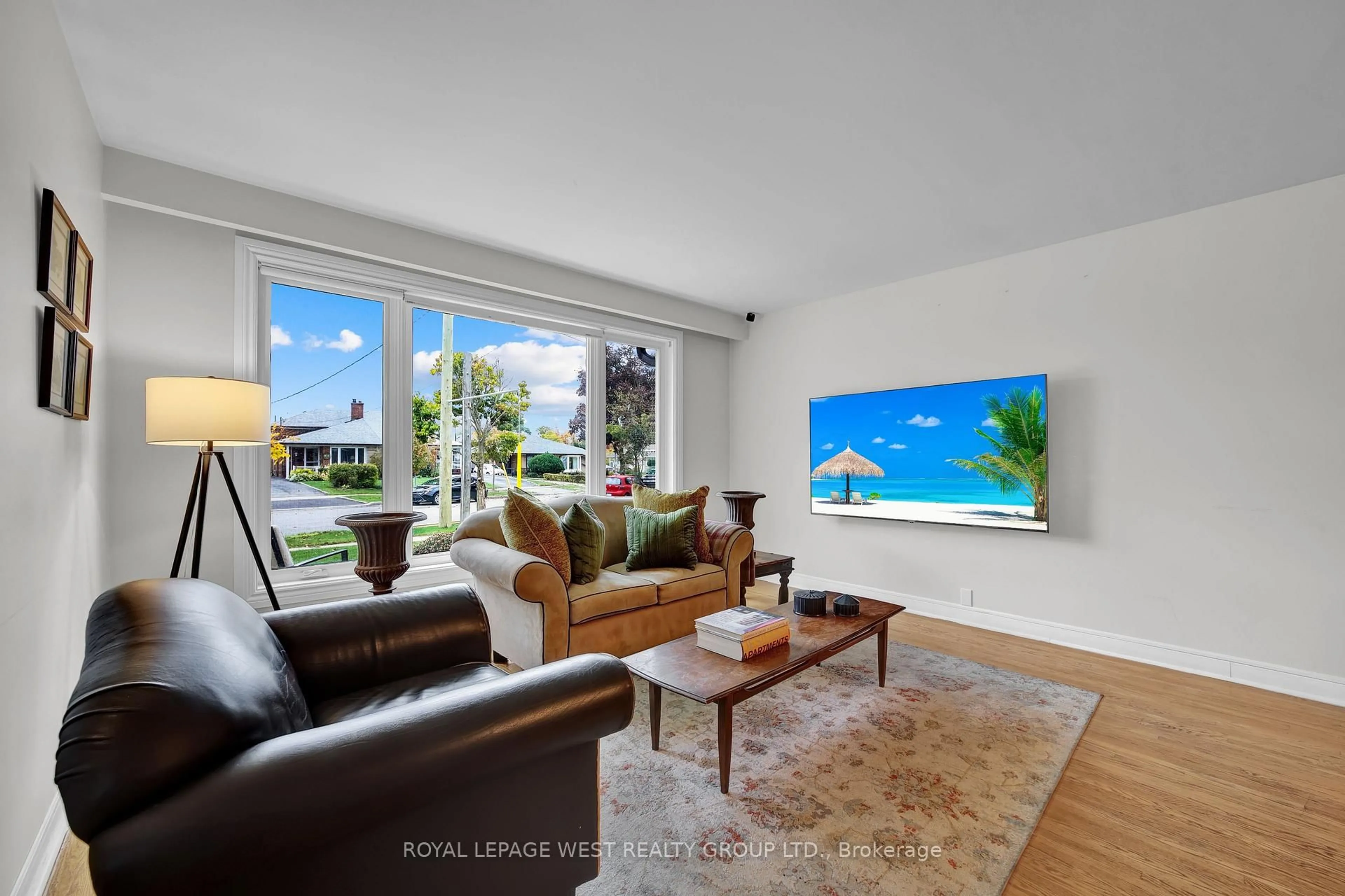 Living room with furniture, unknown for 58 Frankton Cres, Toronto Ontario M3J 1C1
