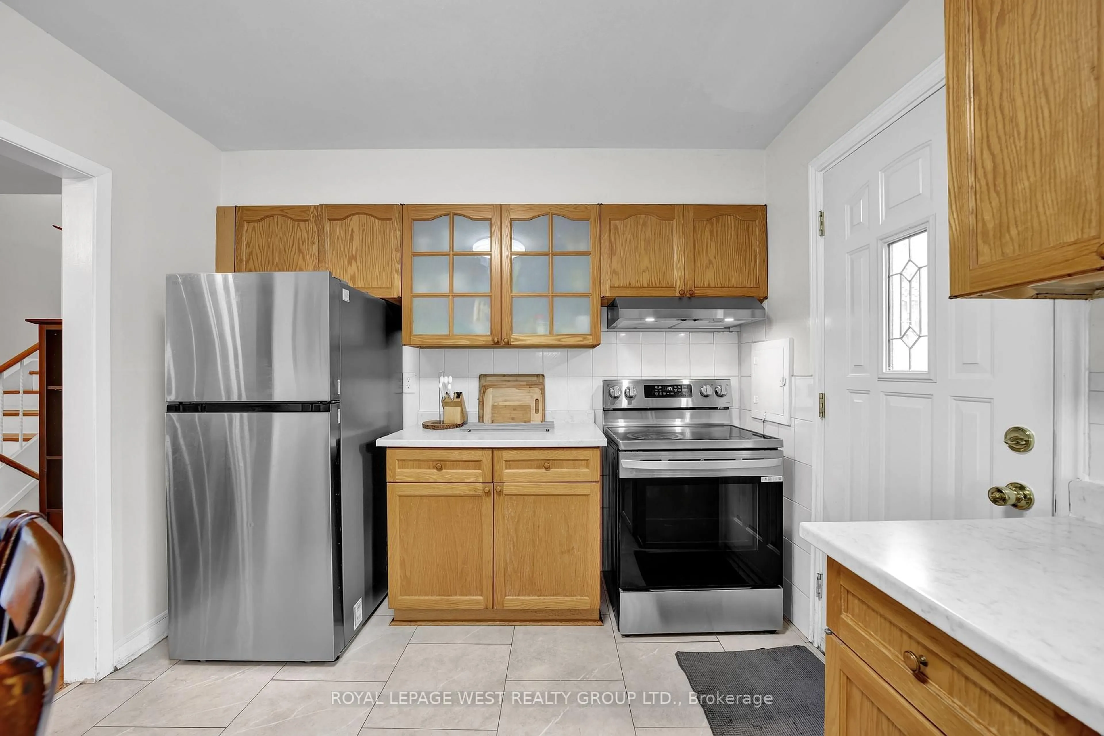 Standard kitchen, unknown for 58 Frankton Cres, Toronto Ontario M3J 1C1