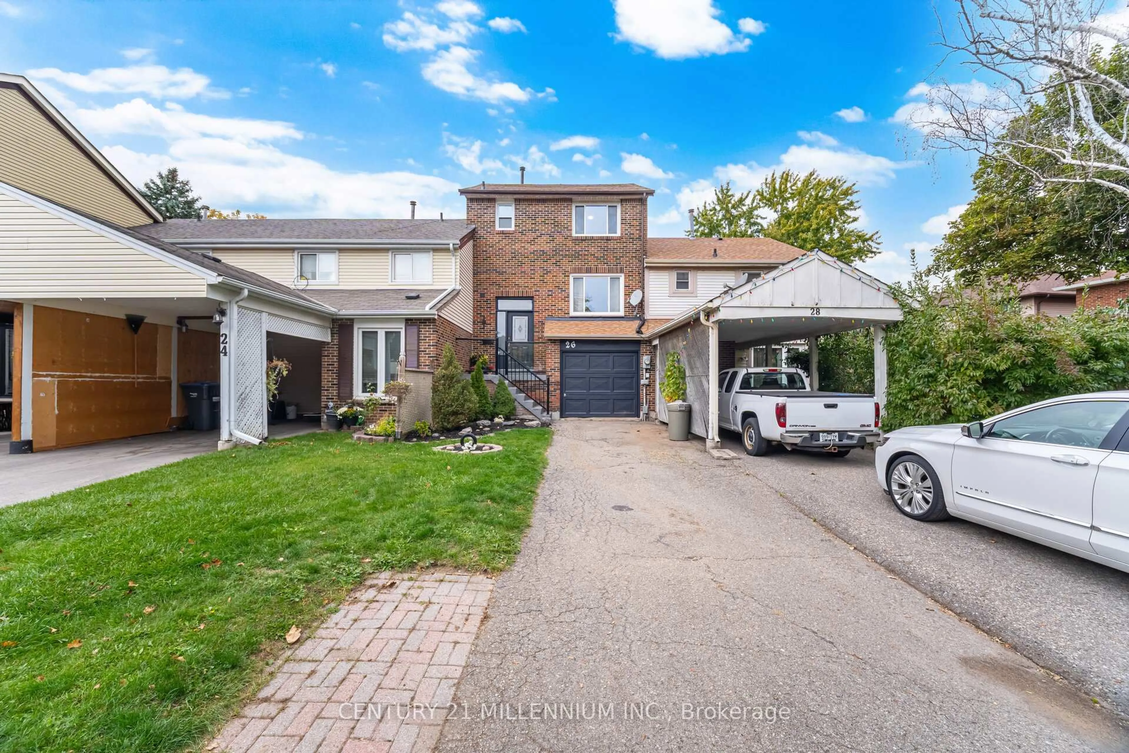 A pic from outside/outdoor area/front of a property/back of a property/a pic from drone, street for 26 Sprucedale Crt, Brampton Ontario L6Z 1G5