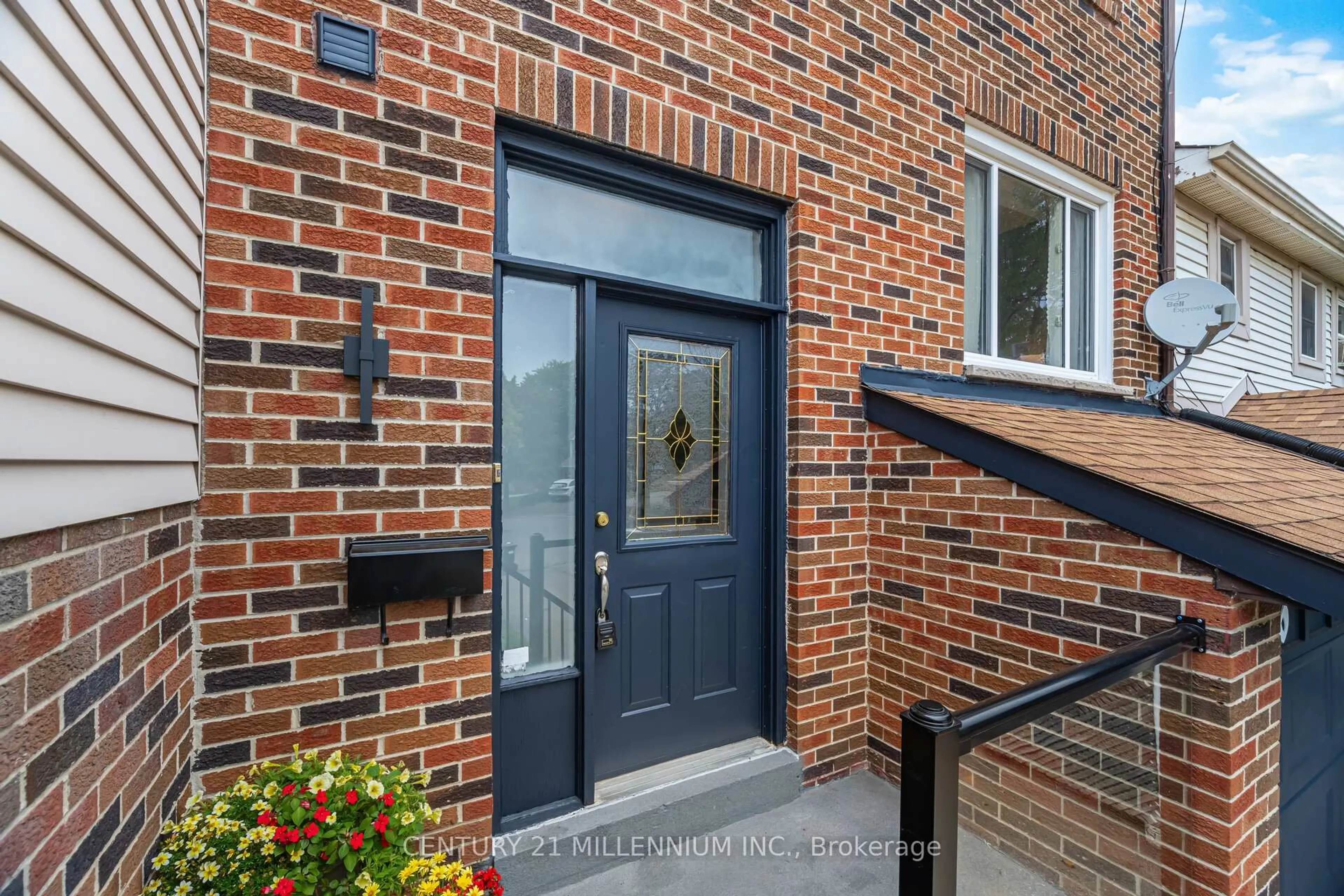 Home with brick exterior material, street for 26 Sprucedale Crt, Brampton Ontario L6Z 1G5