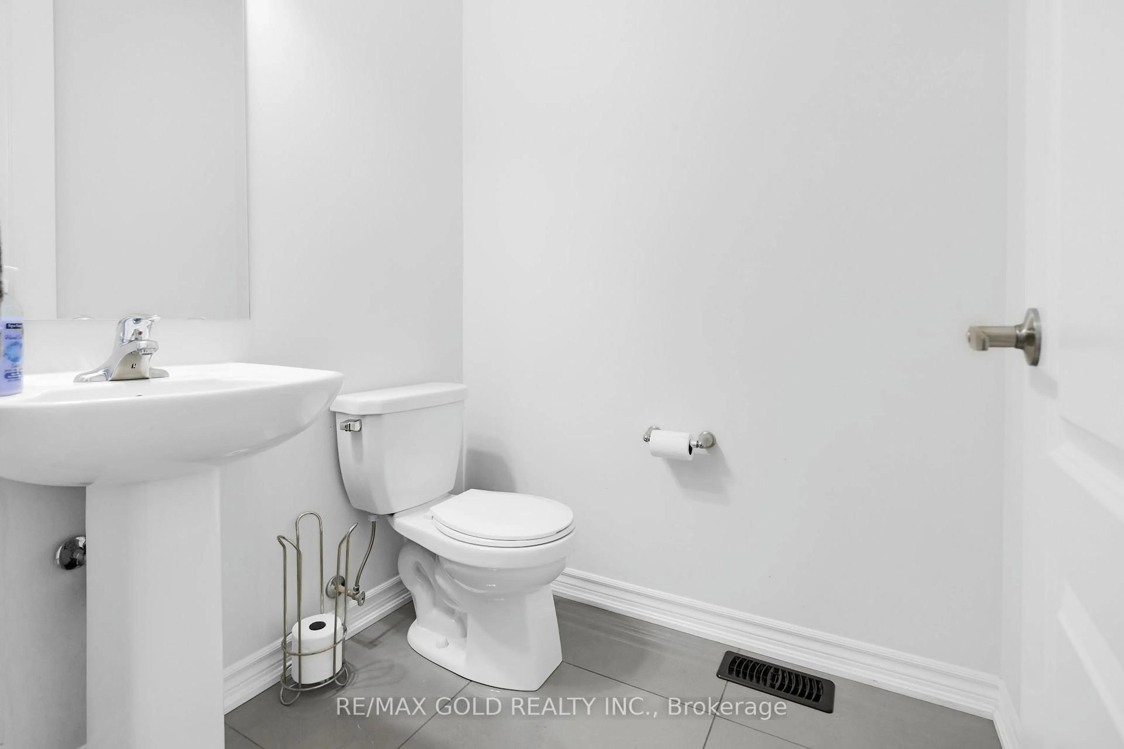 Standard bathroom, unknown for 42 Valleybrook Cres, Caledon Ontario L7C 4C5
