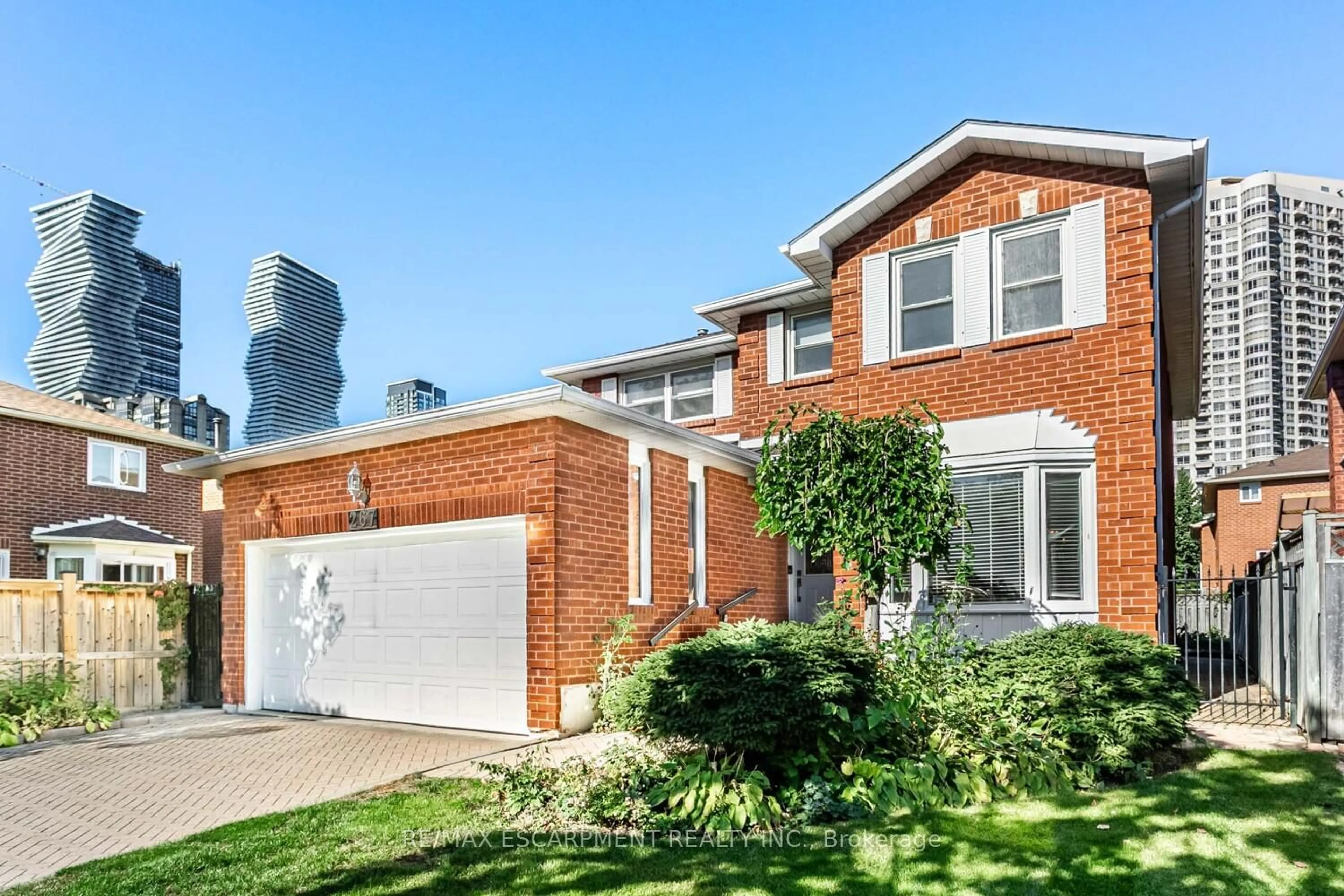 Home with brick exterior material, street for 267 MACEDONIA Cres, Mississauga Ontario L5B 3R9