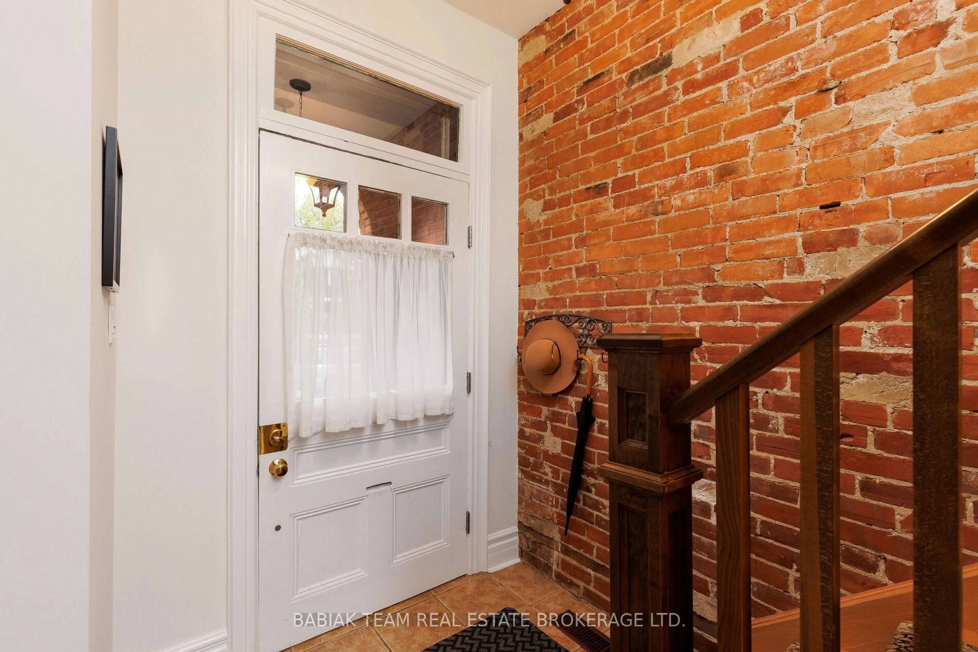 Indoor entryway for 171 St Johns Rd, Toronto Ontario M6P 1V2