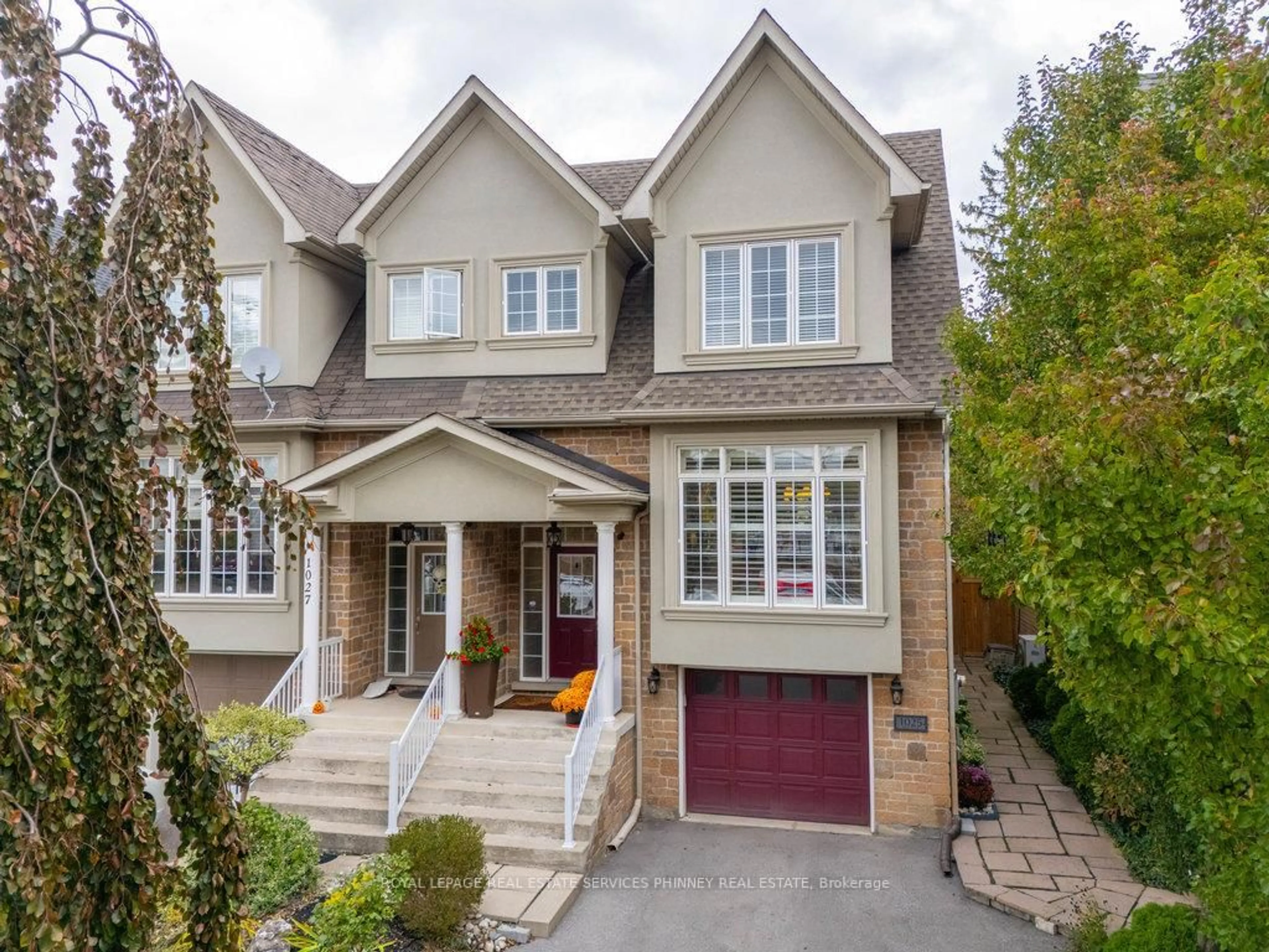 Home with brick exterior material, street for 1025 Shaw Dr, Mississauga Ontario L5G 3Z3