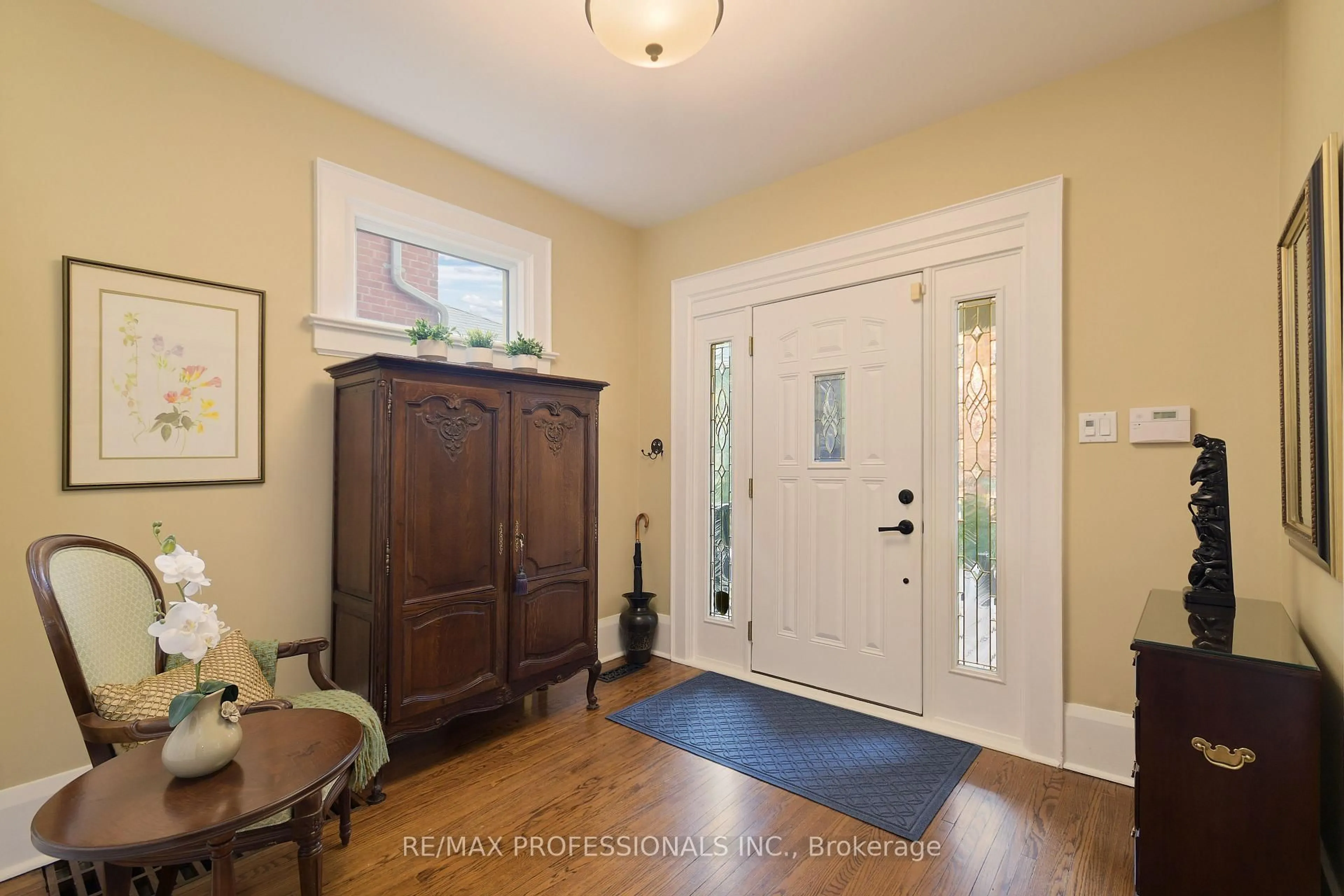 Indoor entryway for 12 Glenwood Ave, Toronto Ontario M6P 3C6