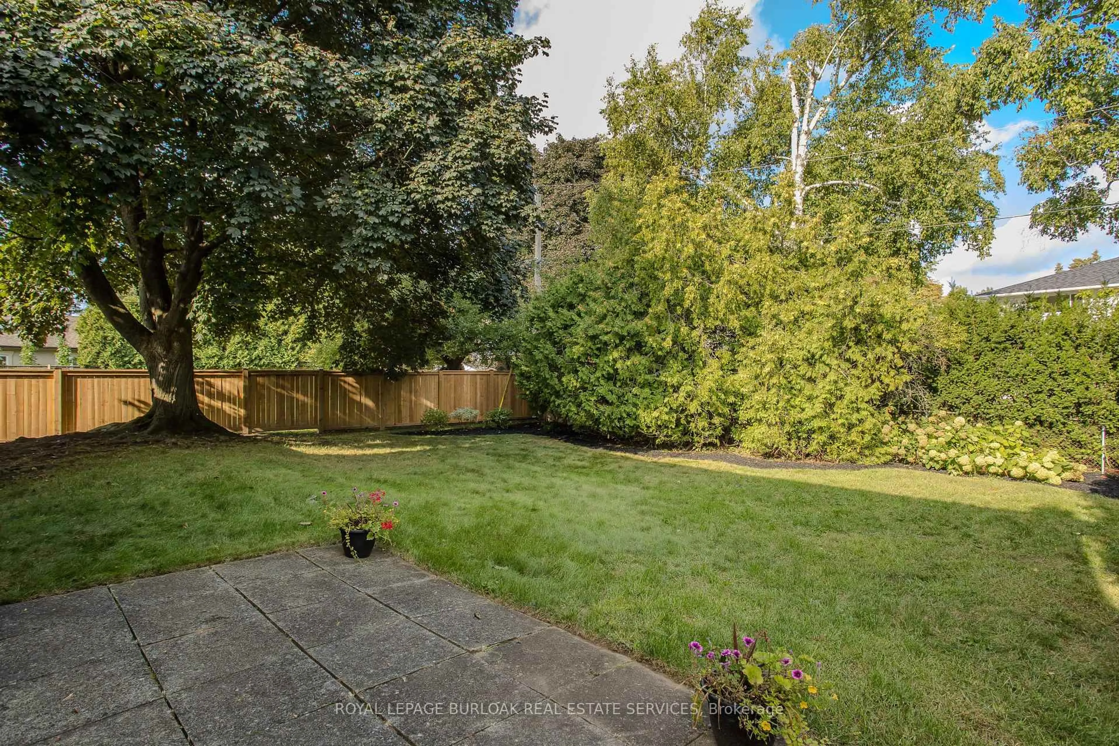 Patio, forest/trees view for 3457 Spruce Ave, Burlington Ontario L7N 1K2