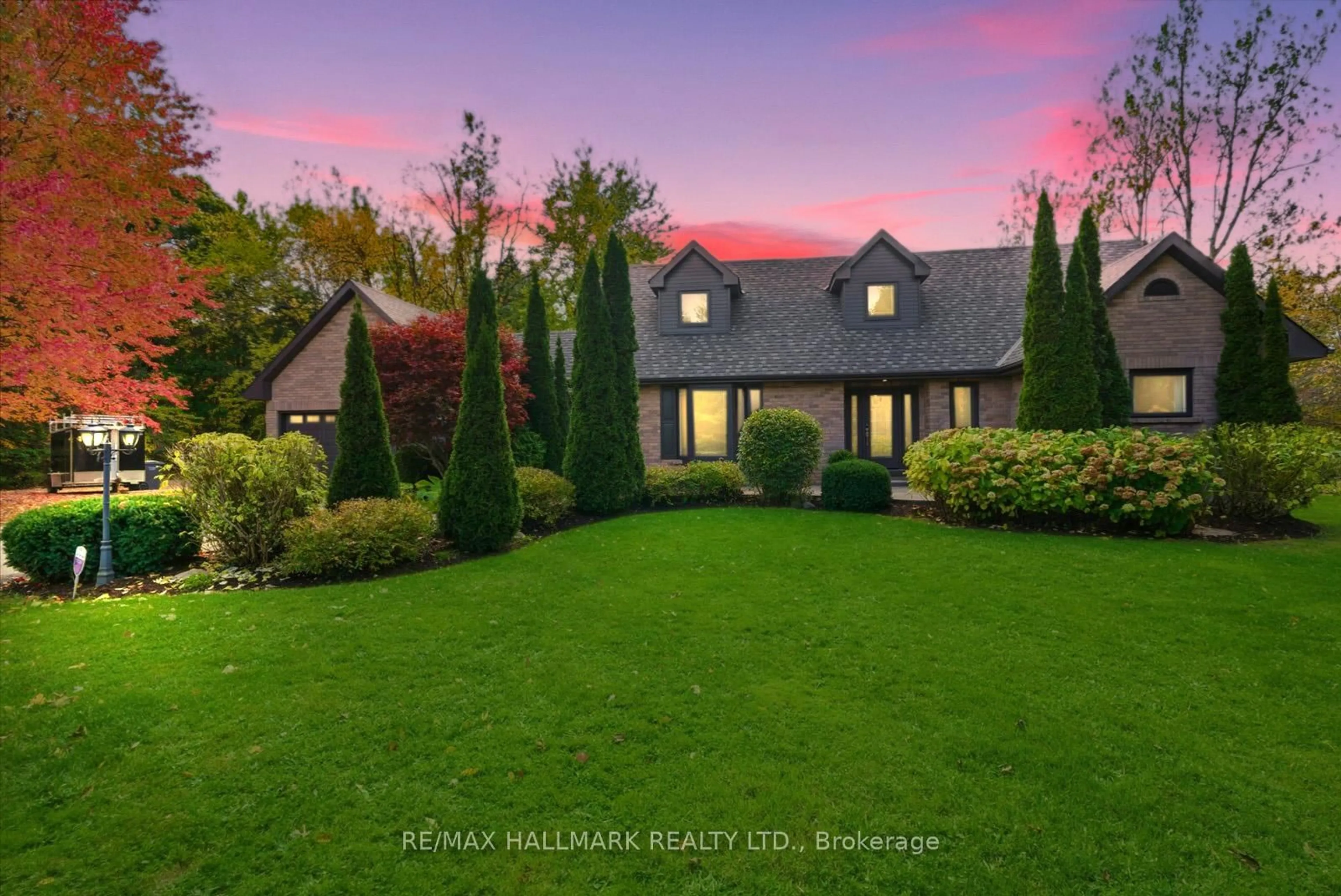 A pic from outside/outdoor area/front of a property/back of a property/a pic from drone, unknown for 12 Glenn Crt, Caledon Ontario L7K 0P2