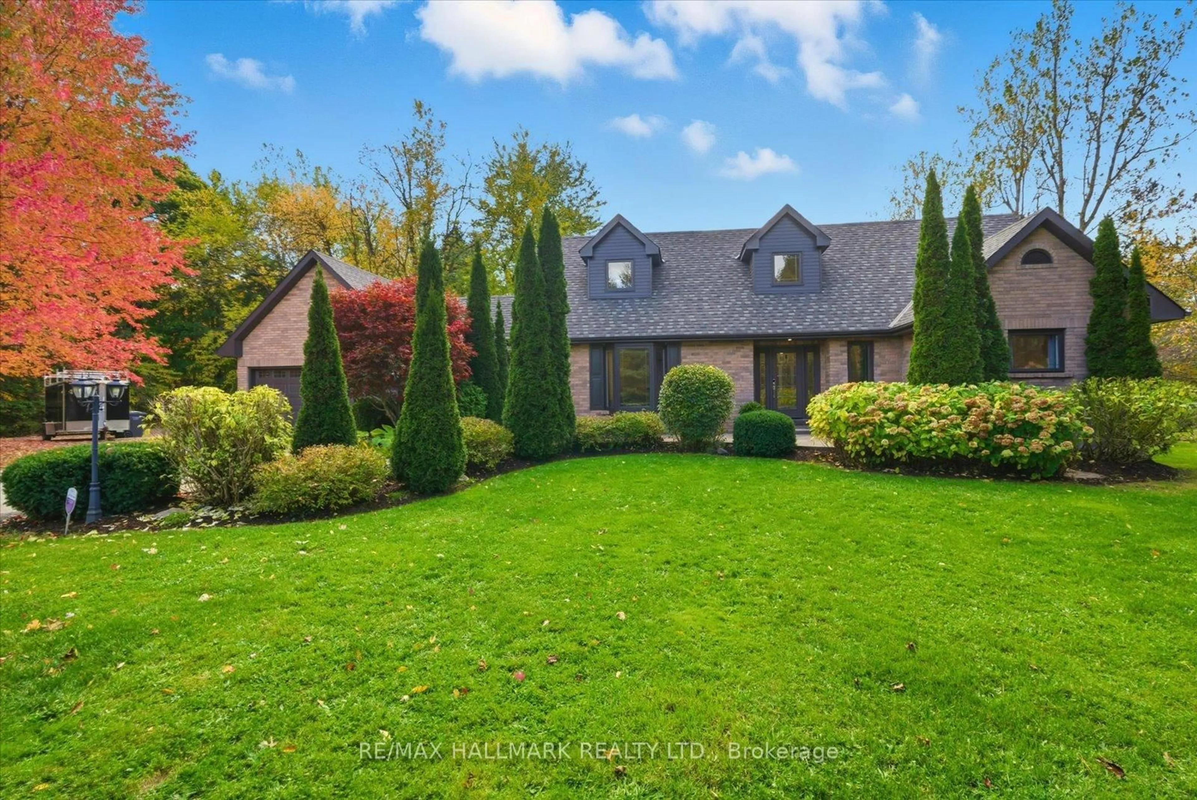 A pic from outside/outdoor area/front of a property/back of a property/a pic from drone, unknown for 12 Glenn Crt, Caledon Ontario L7K 0P2