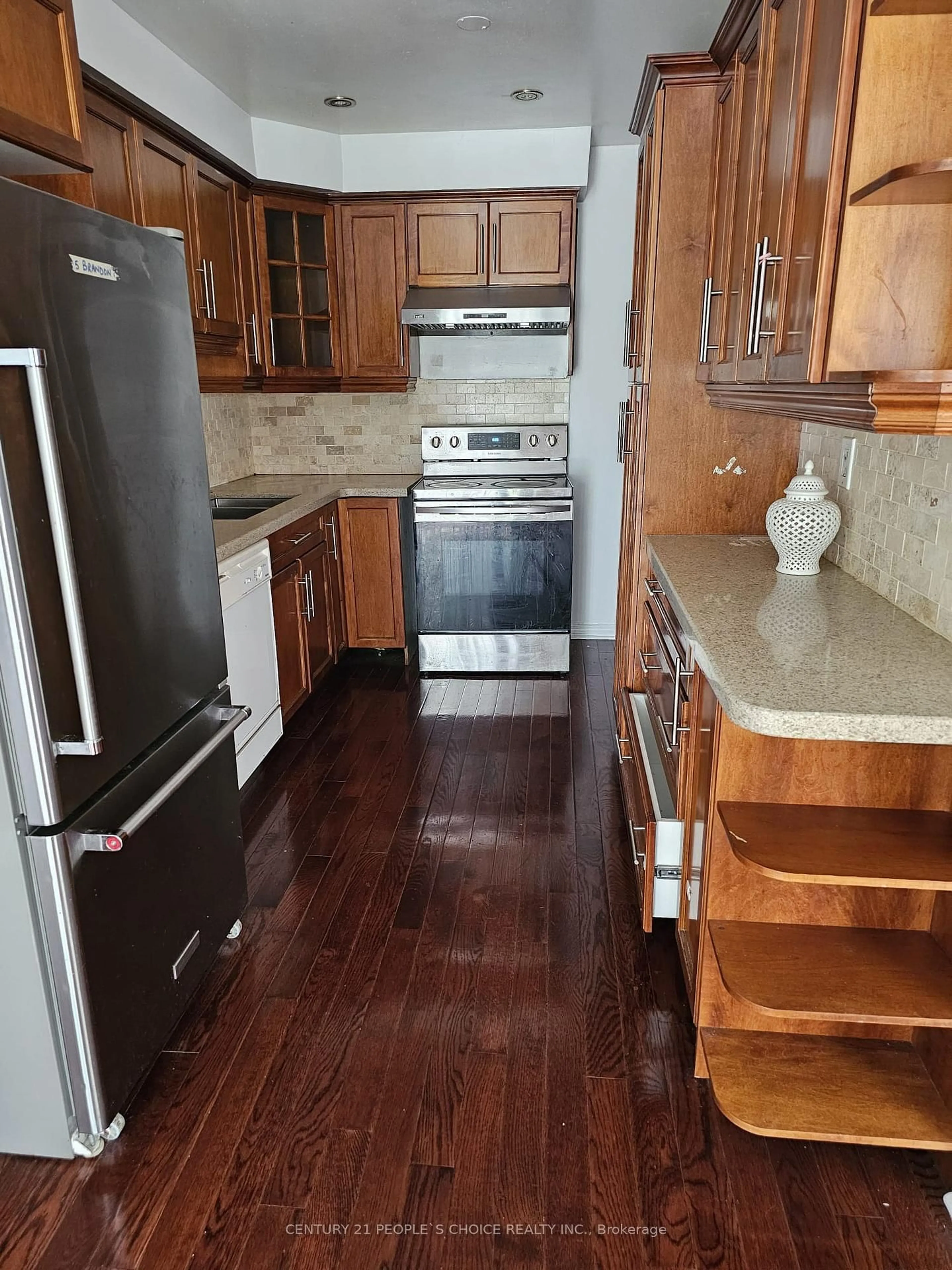 Open concept kitchen, wood/laminate floor for 3525 Brandon Gate Dr #47, Mississauga Ontario L4T 3M3
