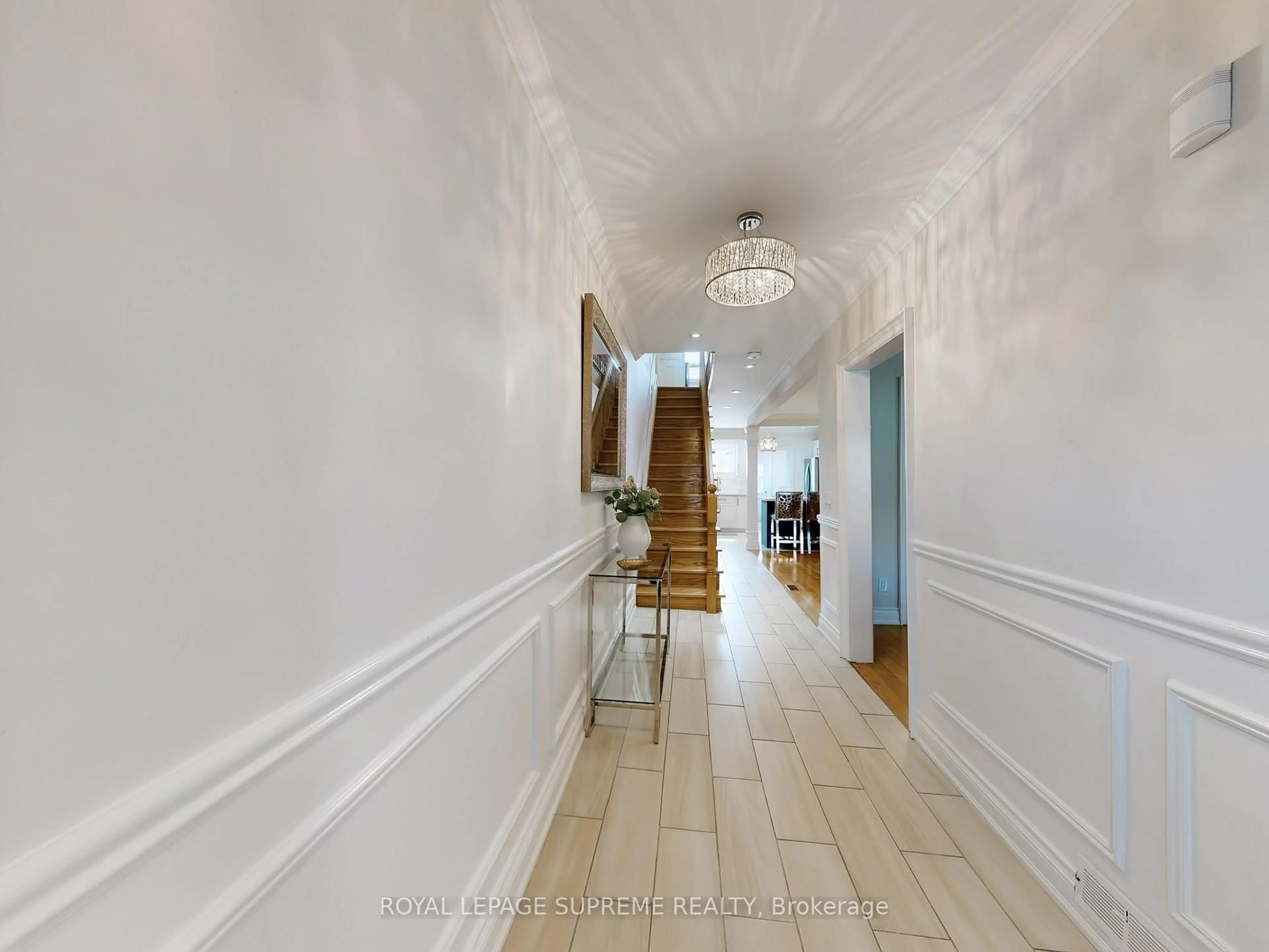 Indoor foyer for 310 Nairn Ave, Toronto Ontario M6E 4H8