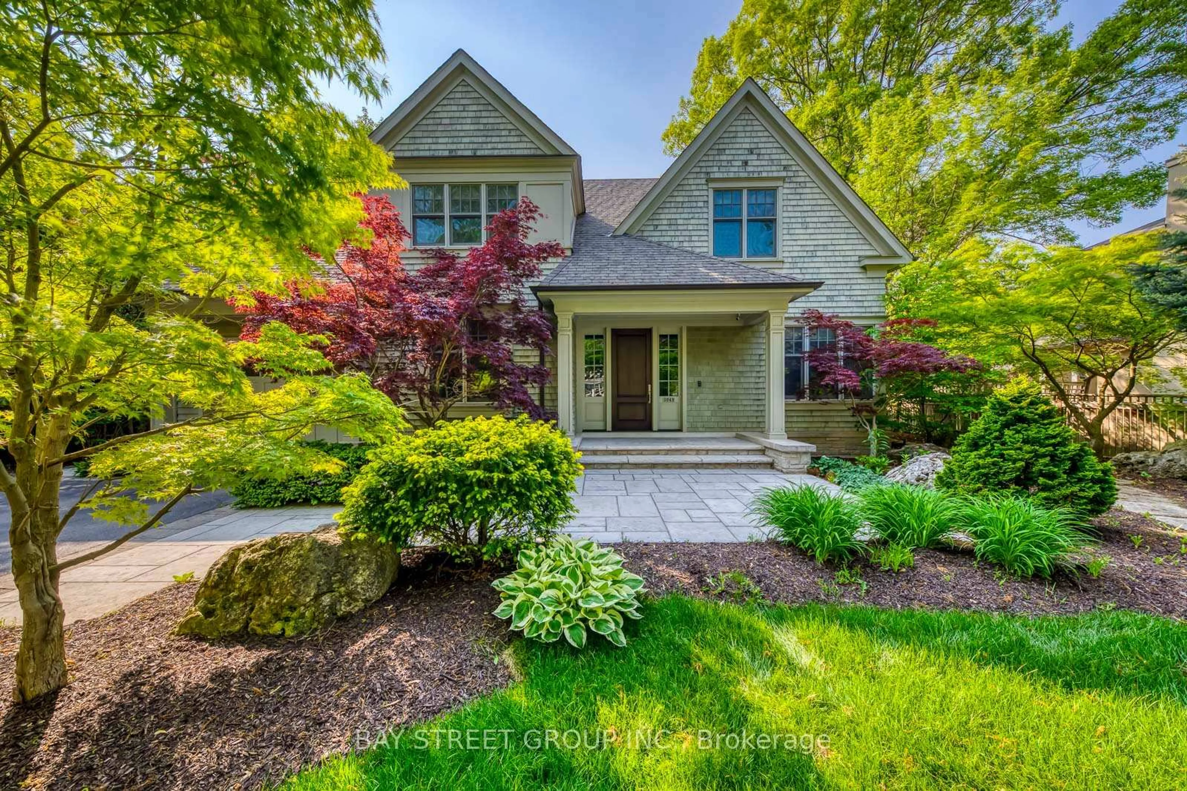 Home with brick exterior material, street for 1049 Cedar Grove Blvd, Oakville Ontario L6J 2C2