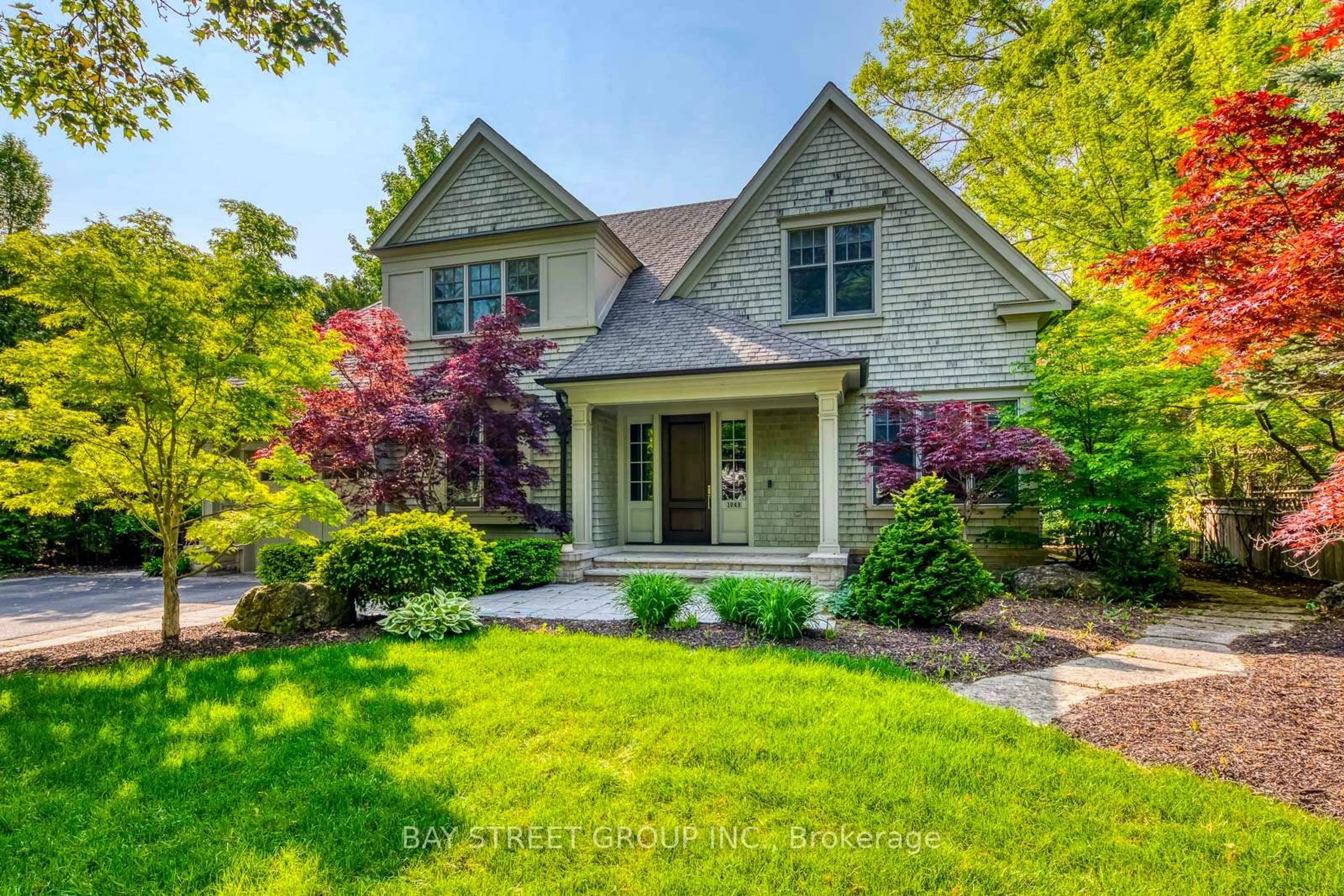 Home with brick exterior material, street for 1049 Cedar Grove Blvd, Oakville Ontario L6J 2C2