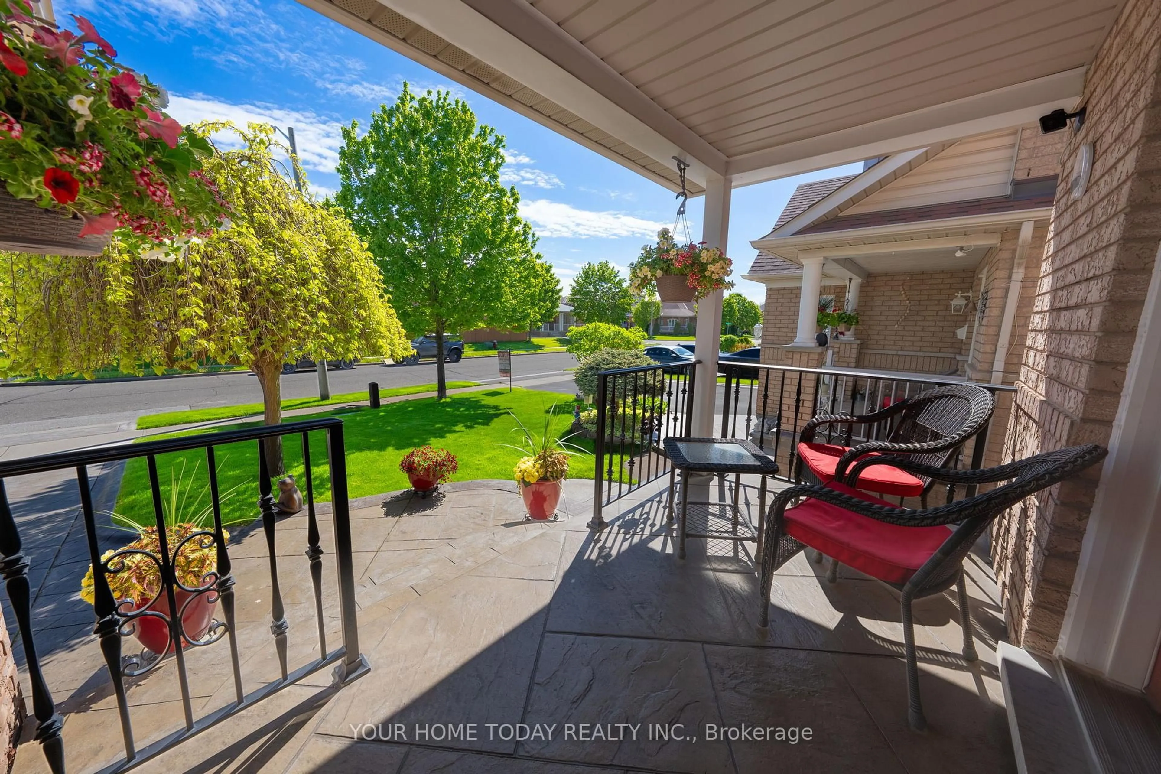 Patio, water/lake/river/ocean view for 208 Van Scott Dr, Brampton Ontario L7A 1V9