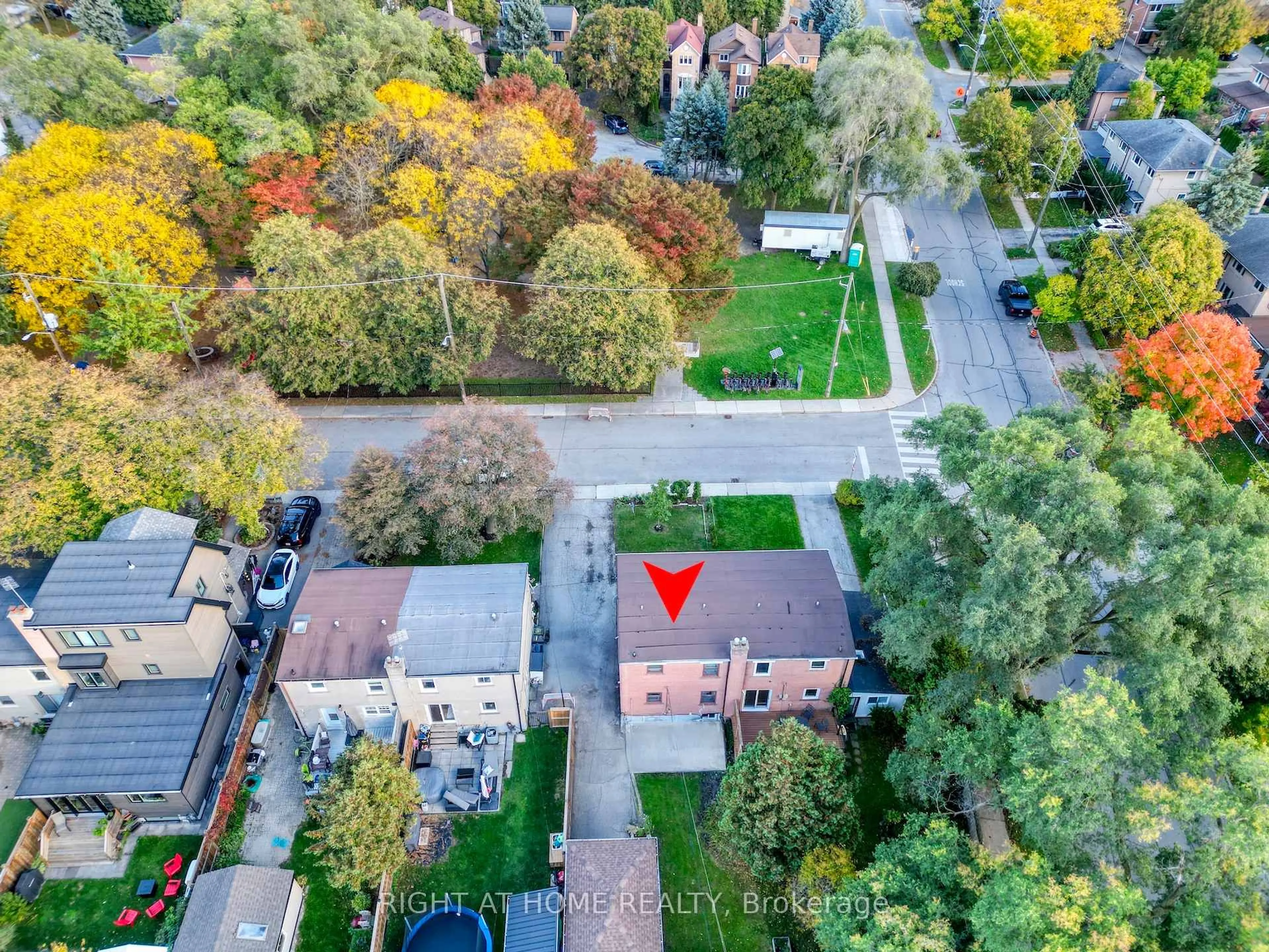 A pic from outside/outdoor area/front of a property/back of a property/a pic from drone, street for 34 Althea Rd, Toronto Ontario M6S 2P2