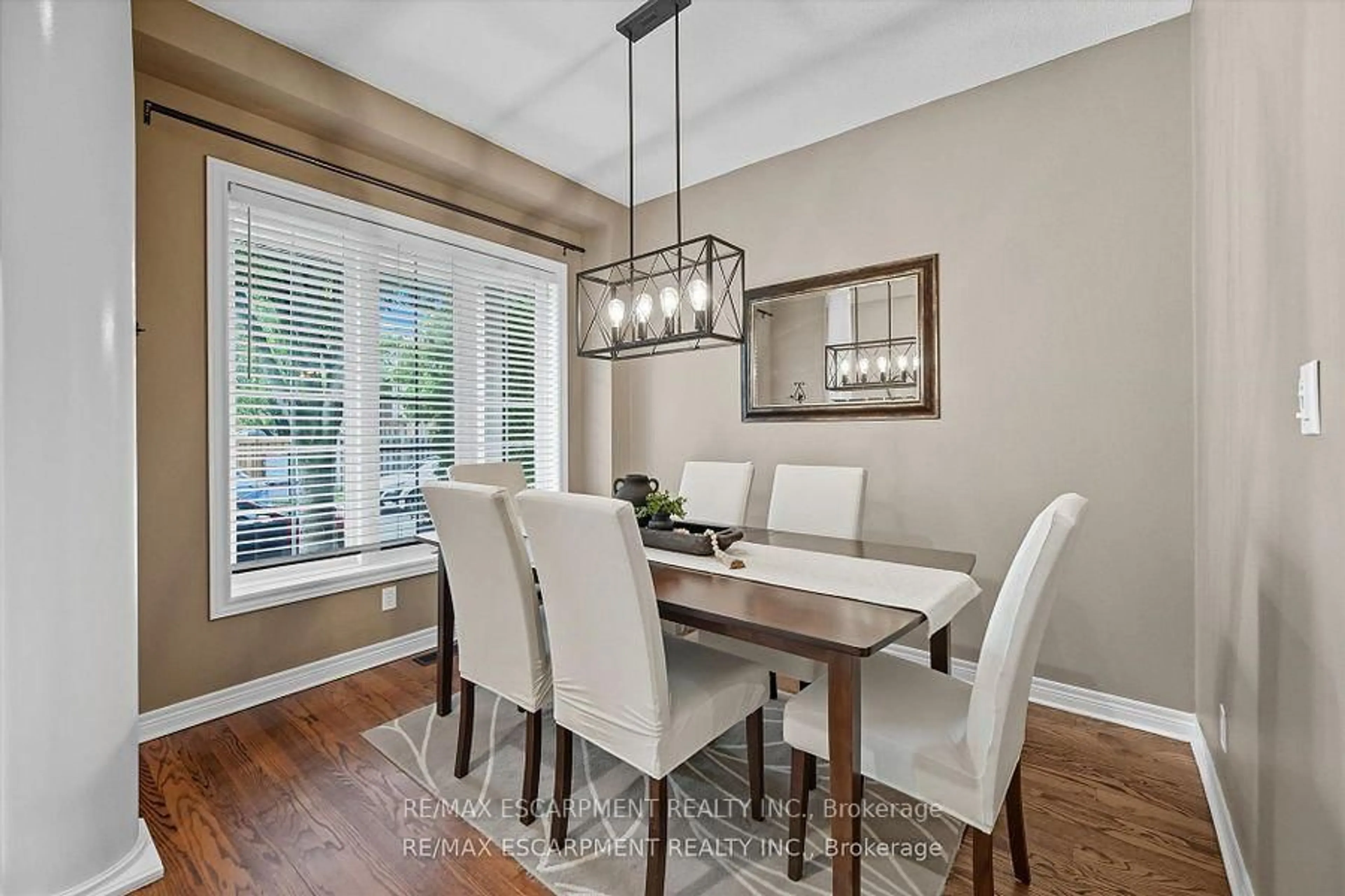 Dining room, wood/laminate floor for 2265 Stokes Lane, Burlington Ontario L7L 7P5