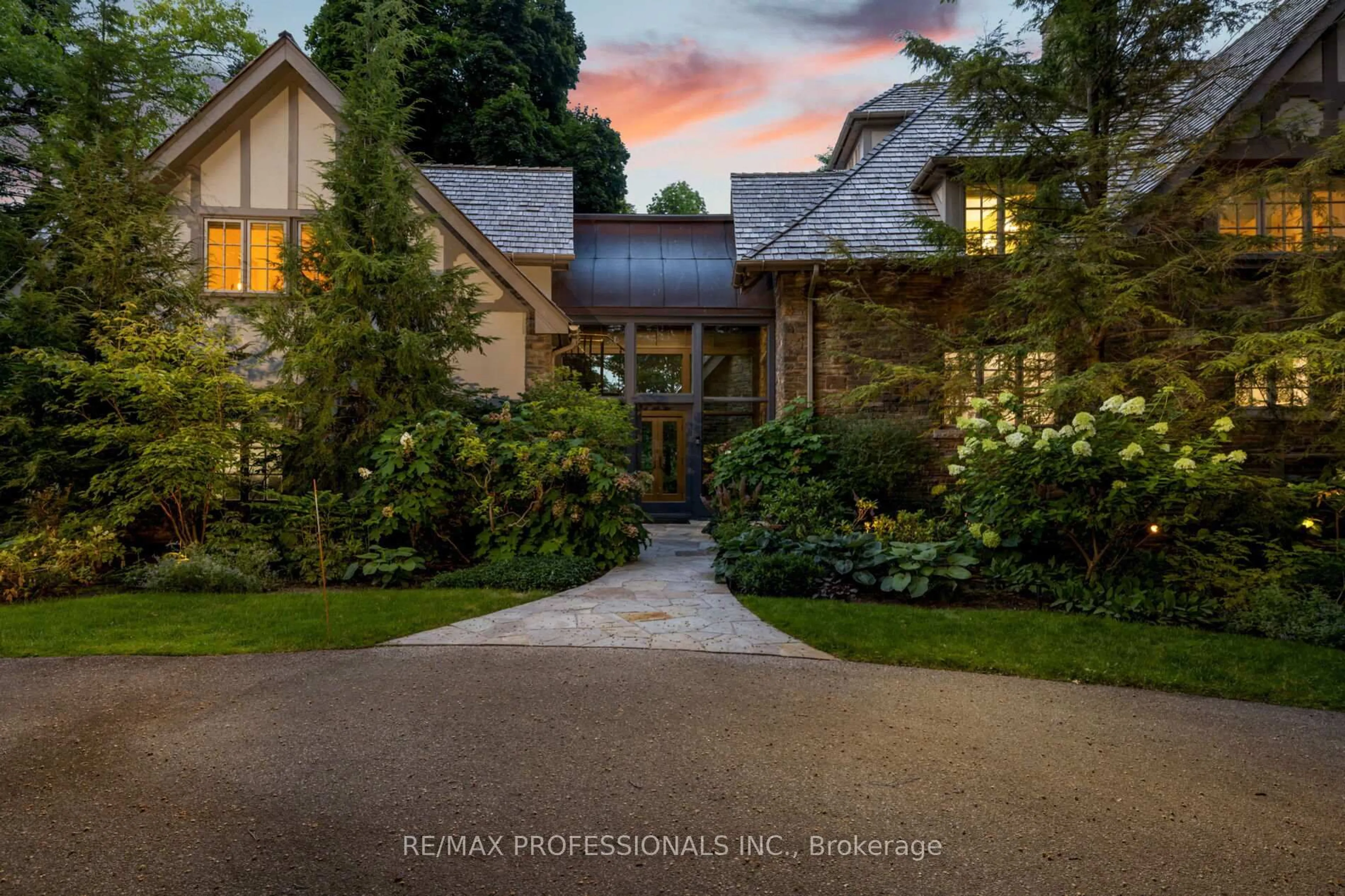 Home with brick exterior material, street for 43 The Kingsway, Toronto Ontario M8X 2S9